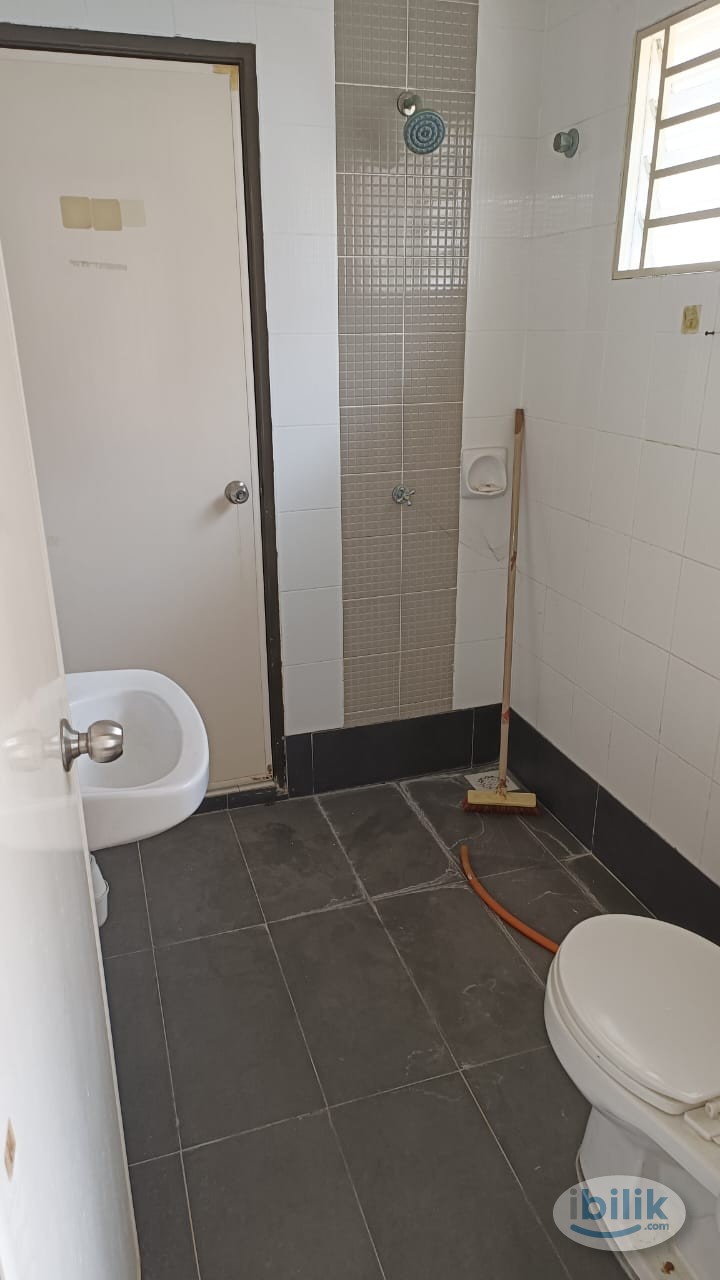 Middle Room Fully Furnished at Setia Alam, Setia Perdana - Image 1