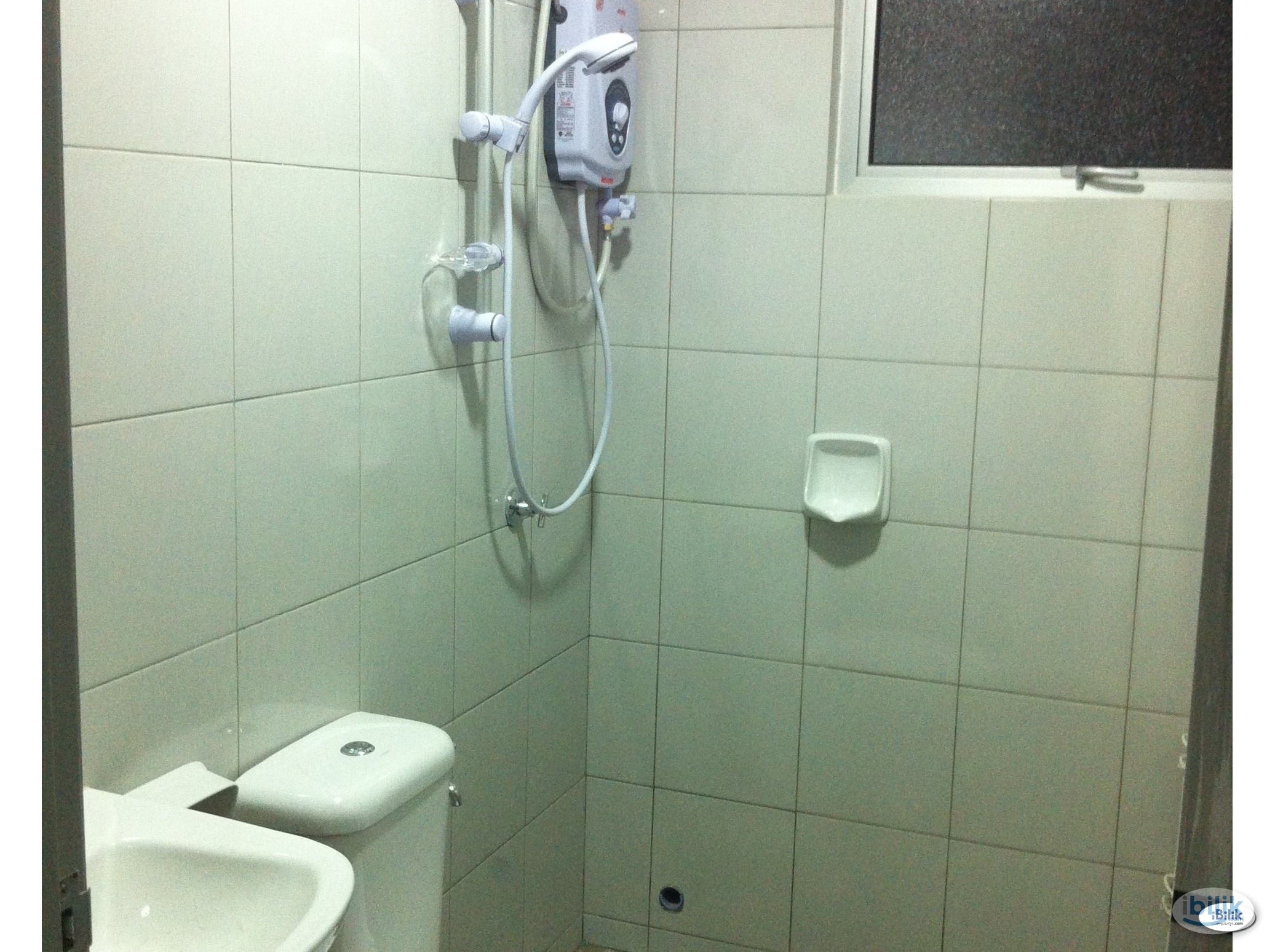 Fully furnish Medium Room for rent-BandarBotanic/BukitTinggi - Image 2
