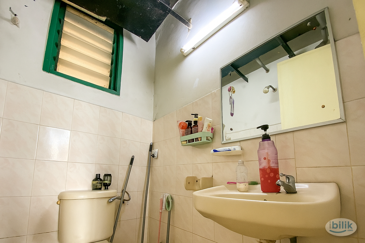 Middle Room at Seri Kembangan, Selangor - Image 5