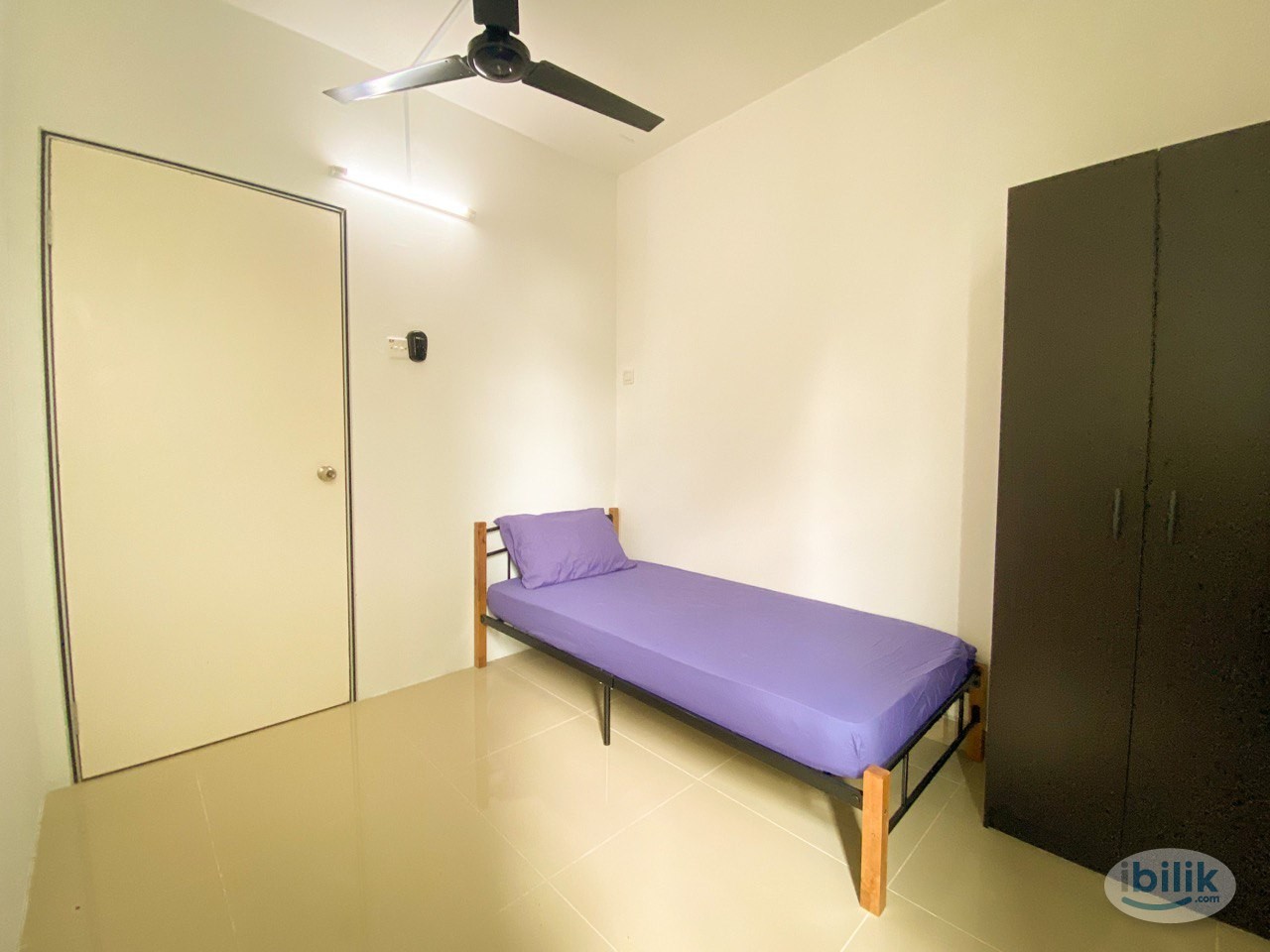 Middle Room at Senawang, Seremban - Image 1