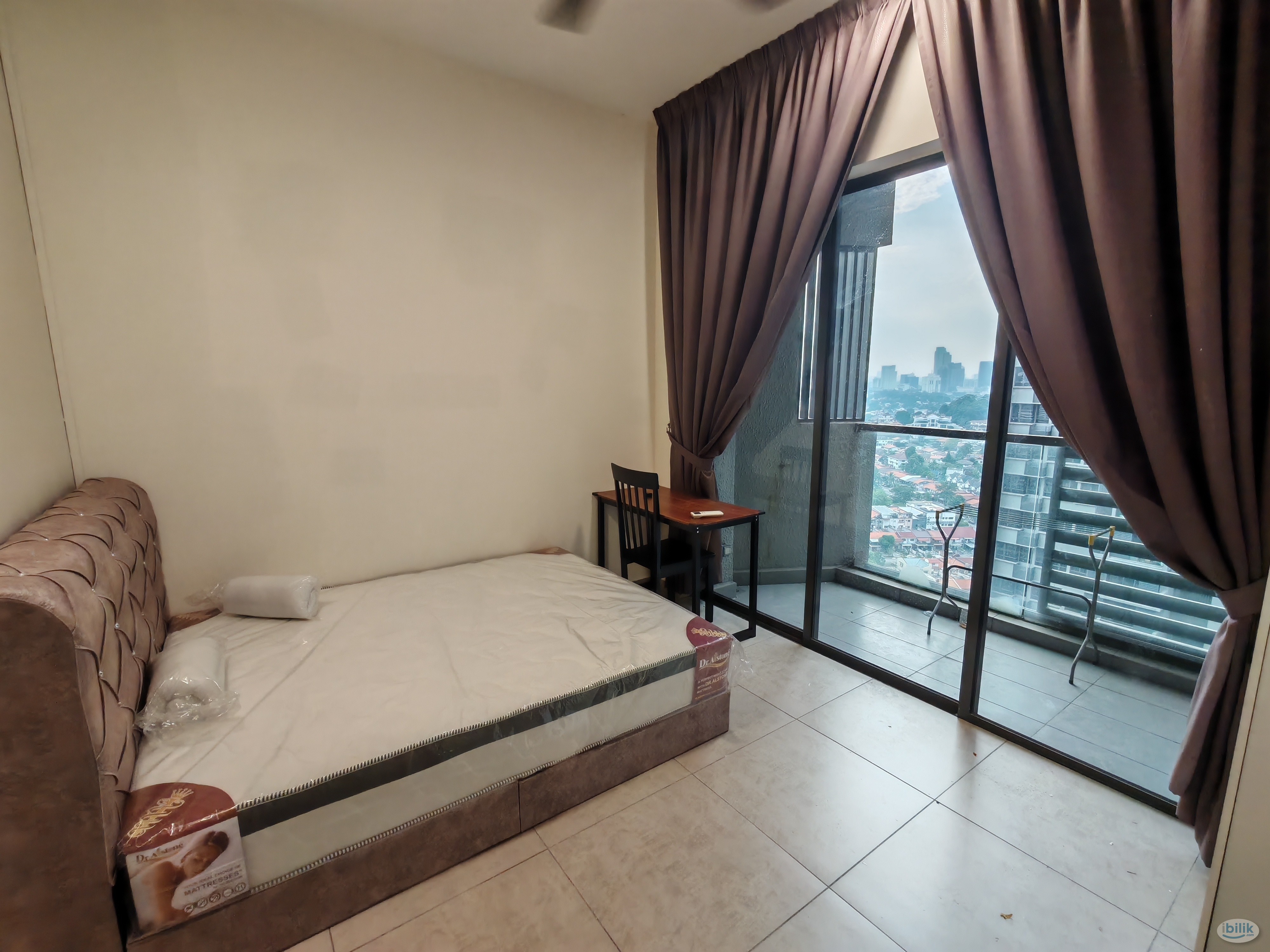Middle Room at The Petalz, Old Klang Road - Image 1