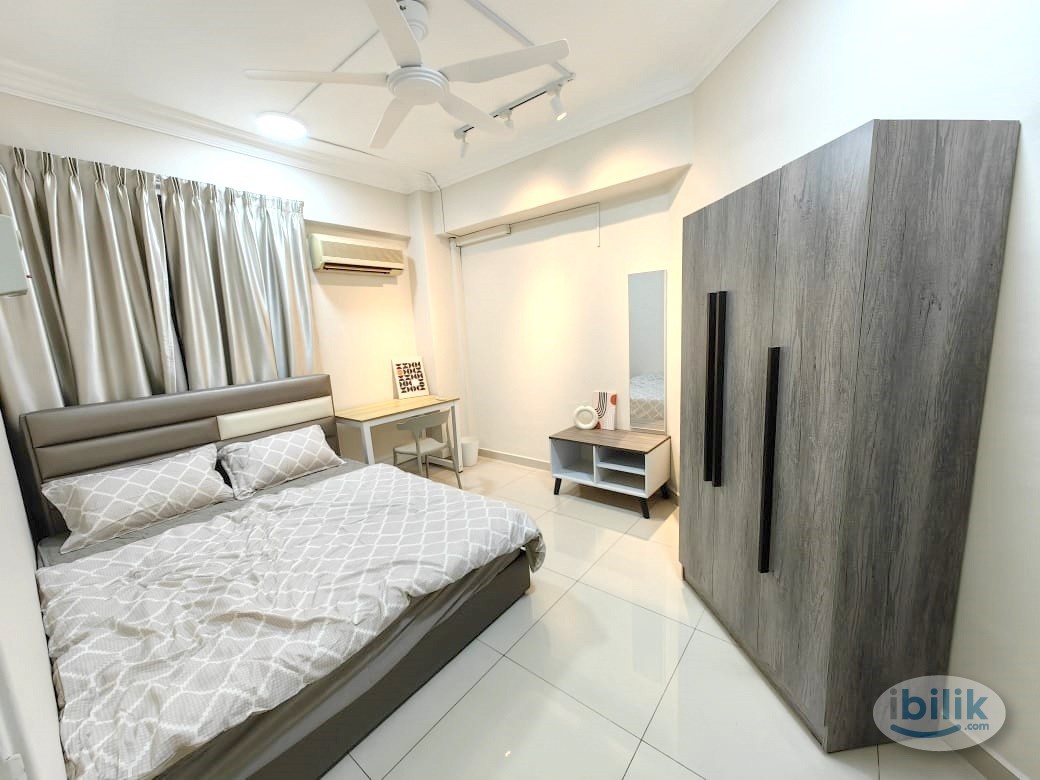 Middle Room at Kelana Jaya, Petaling Jaya - Image 1