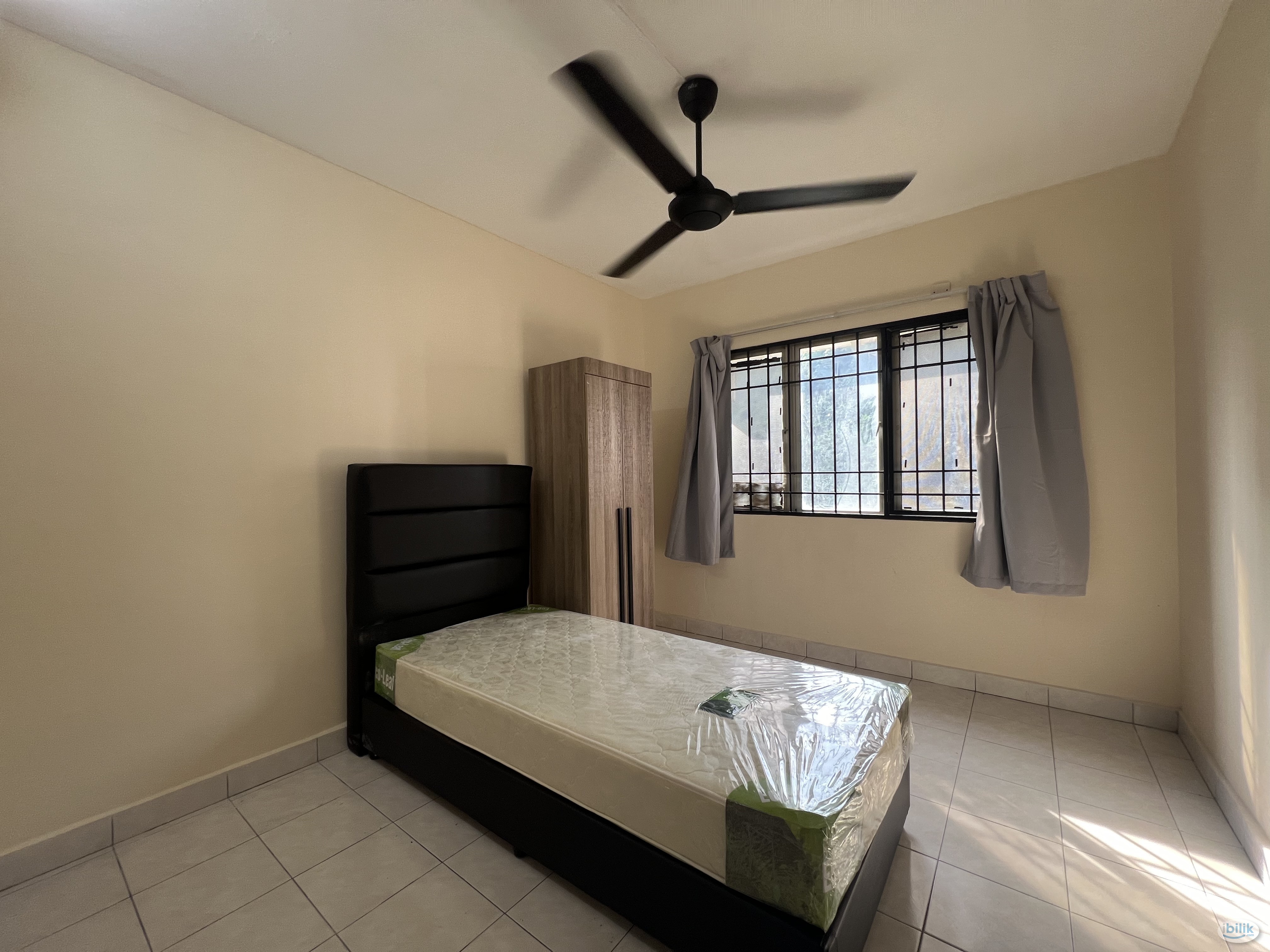 🚶‍♀️Walking Distance to Bus Stop⭐ NEWLY RENOVATED 🔥Single Room at Flora Damansara, Damansara Perdana - Image 1