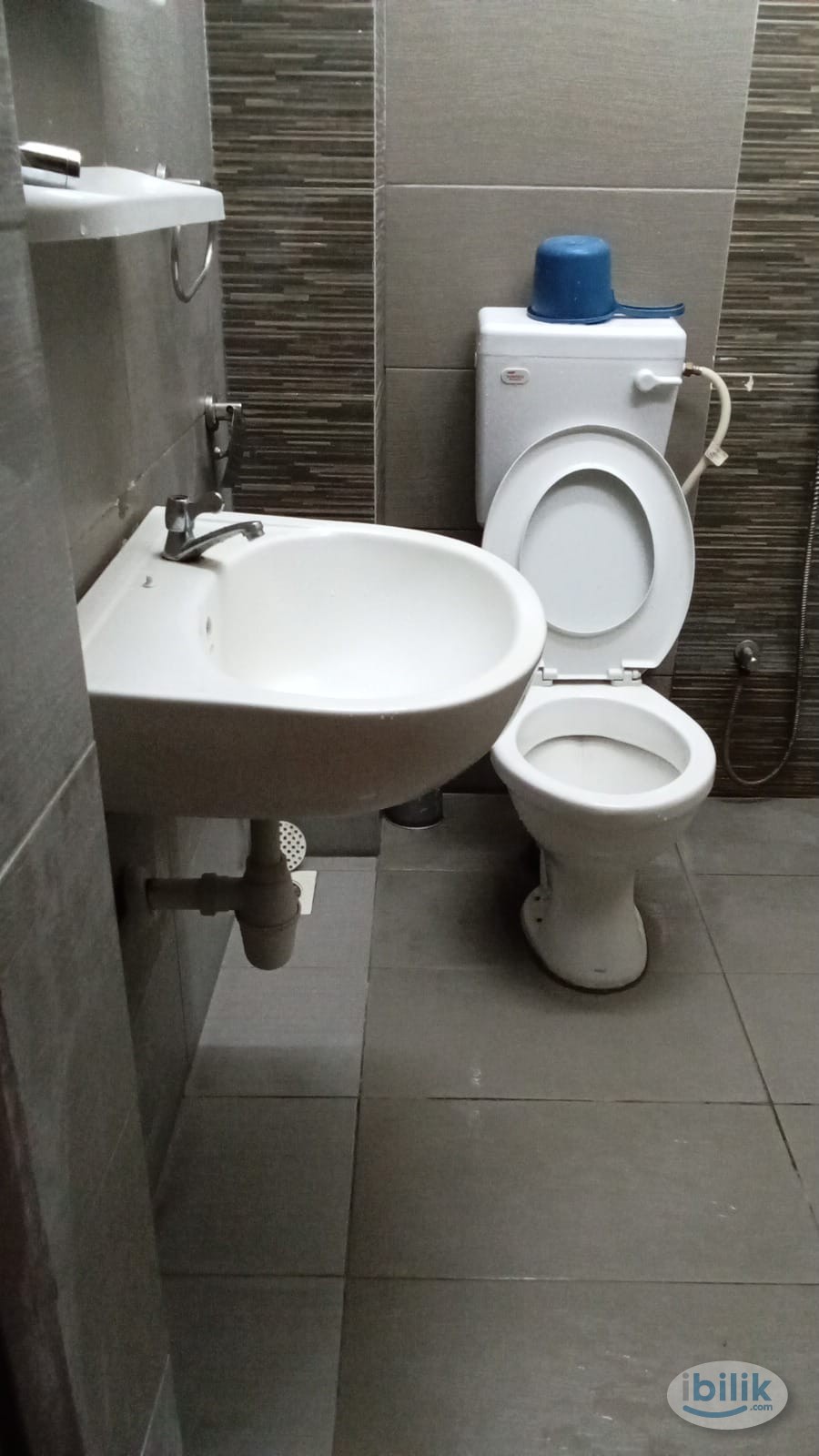 Room at SS18 ( Near LRT Station ) , Subang Jaya - Image 3