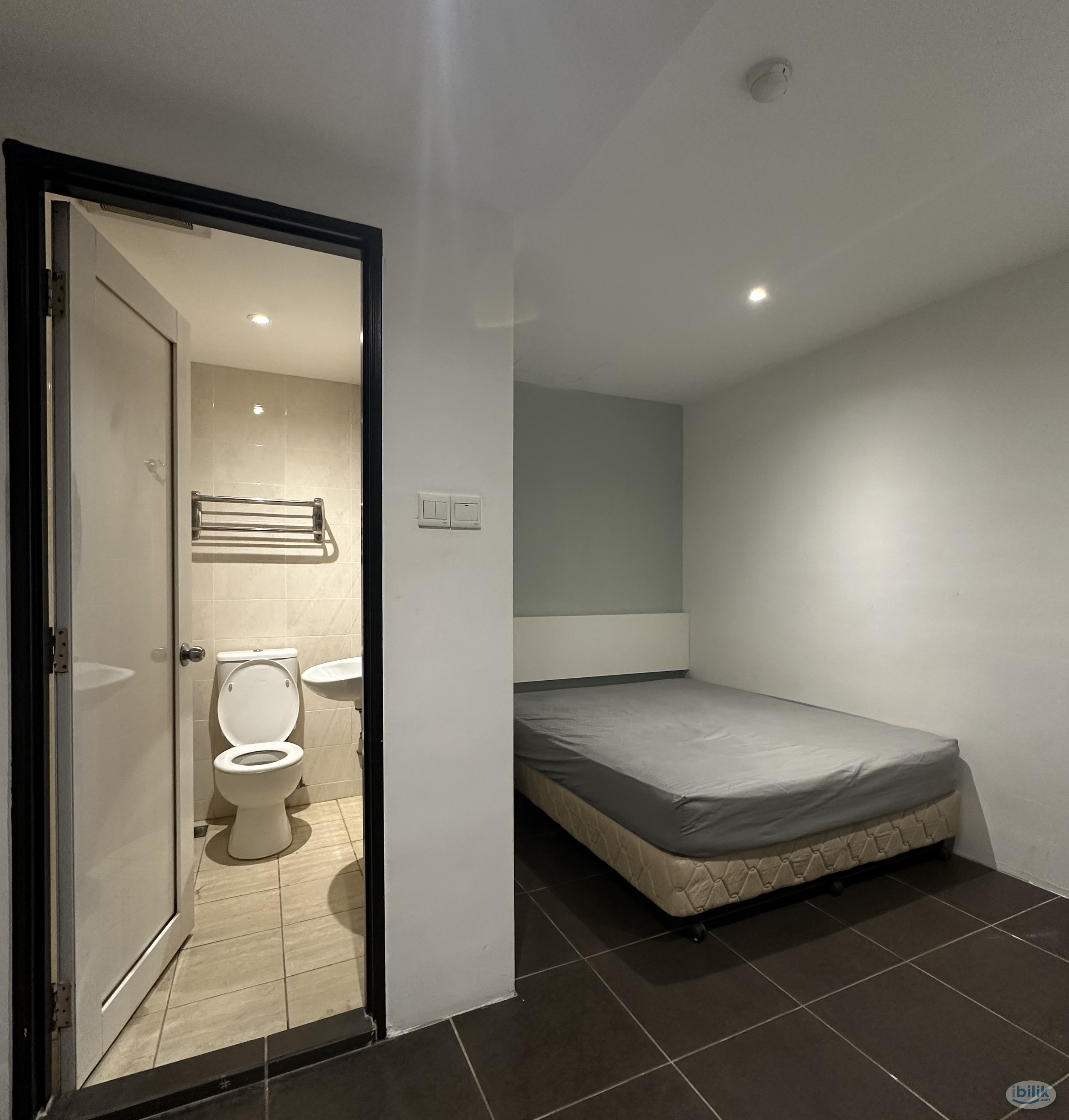 👸QUEEN ROOM WITH PRIVATE BATHROOM @ KOTA DAMANSARA 🤩‼️MOVE IN IMMEDIATELY WITH ZERO DEPOSIT ‼️😱 - Image 1