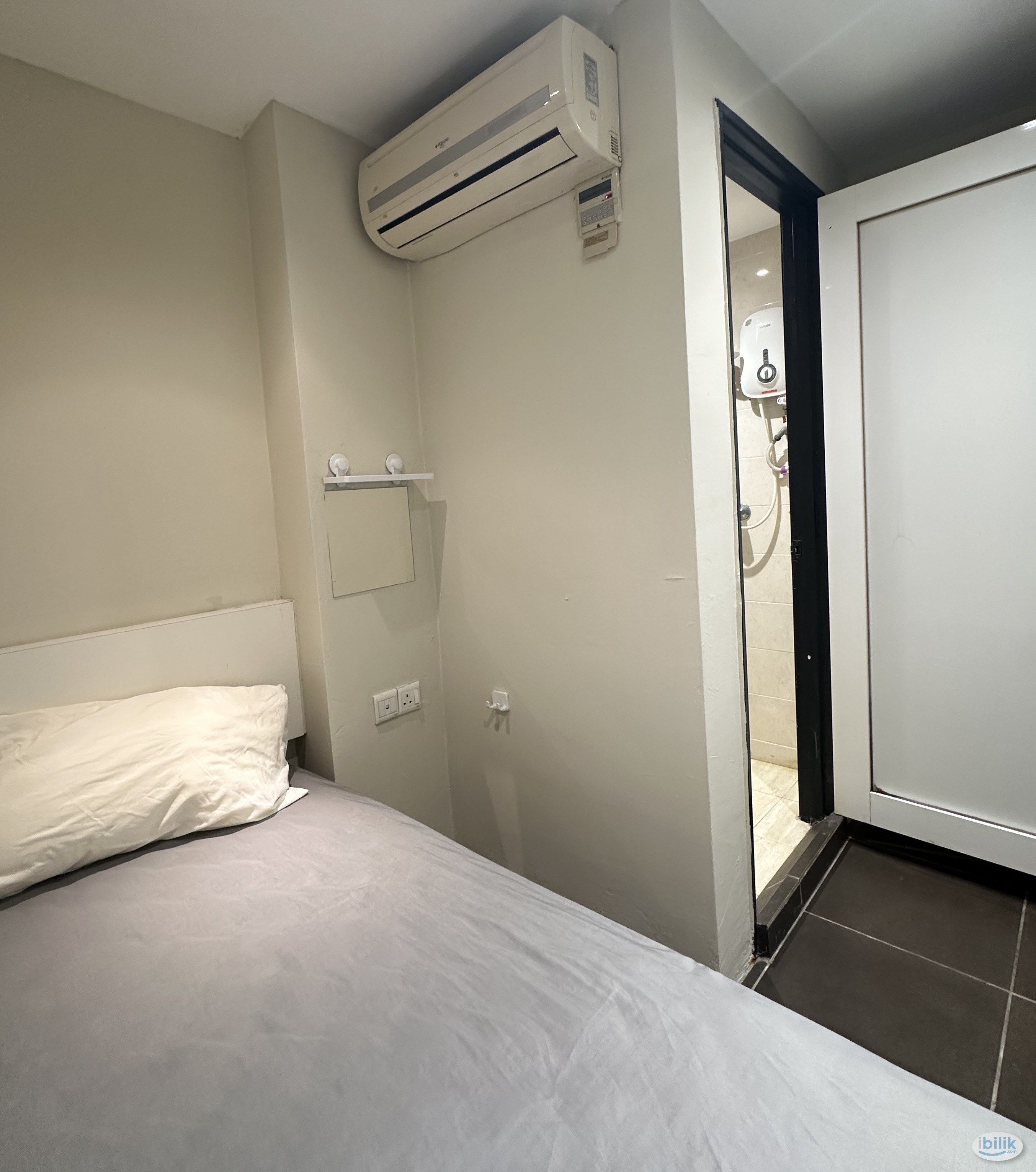 👸QUEEN ROOM WITH PRIVATE BATHROOM @ KOTA DAMANSARA 🤩‼️MOVE IN IMMEDIATELY WITH ZERO DEPOSIT ‼️😱 - Image 3