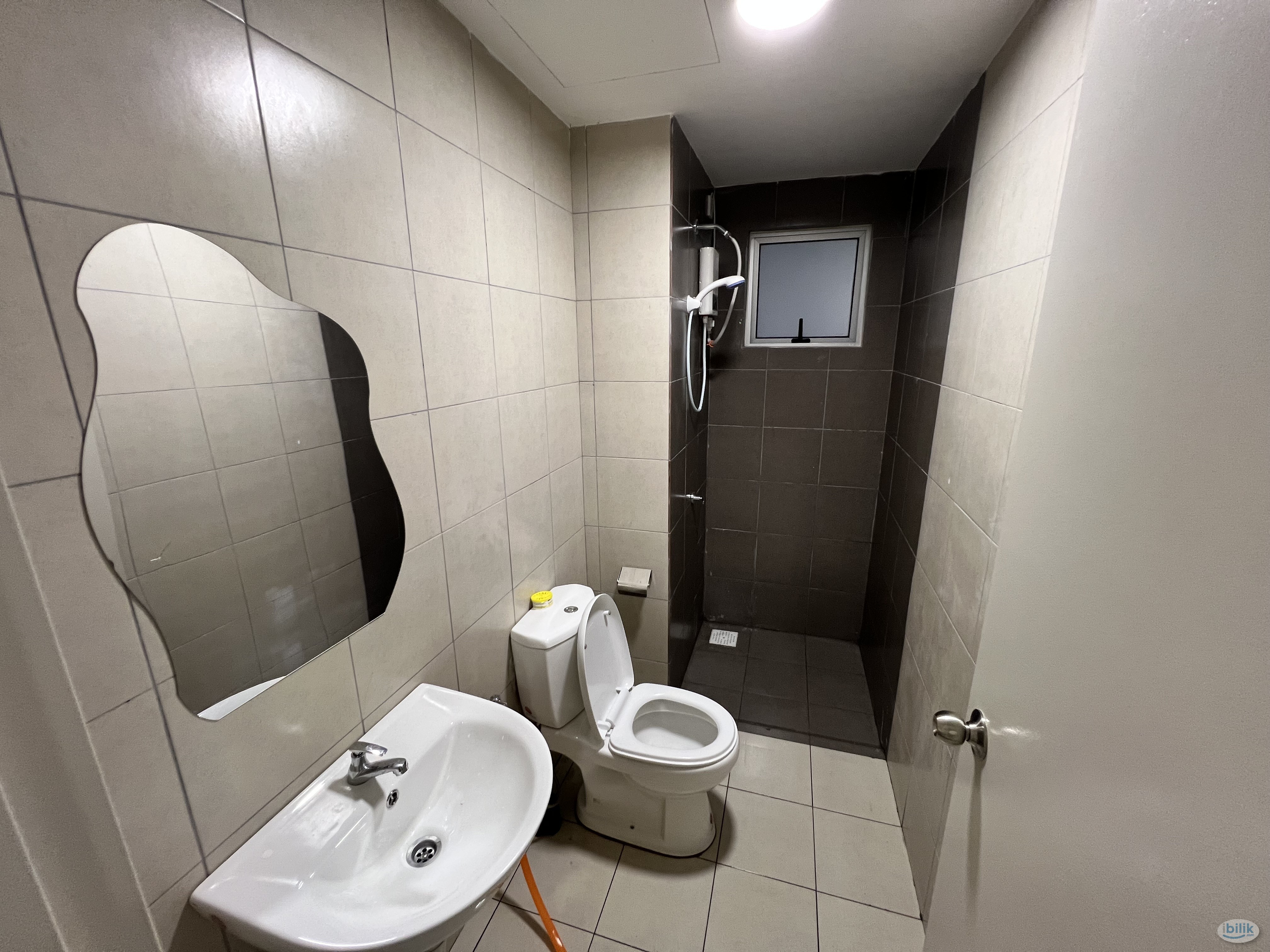 Middle Room at Residensi Riamas, Kuala Lumpur - Image 4
