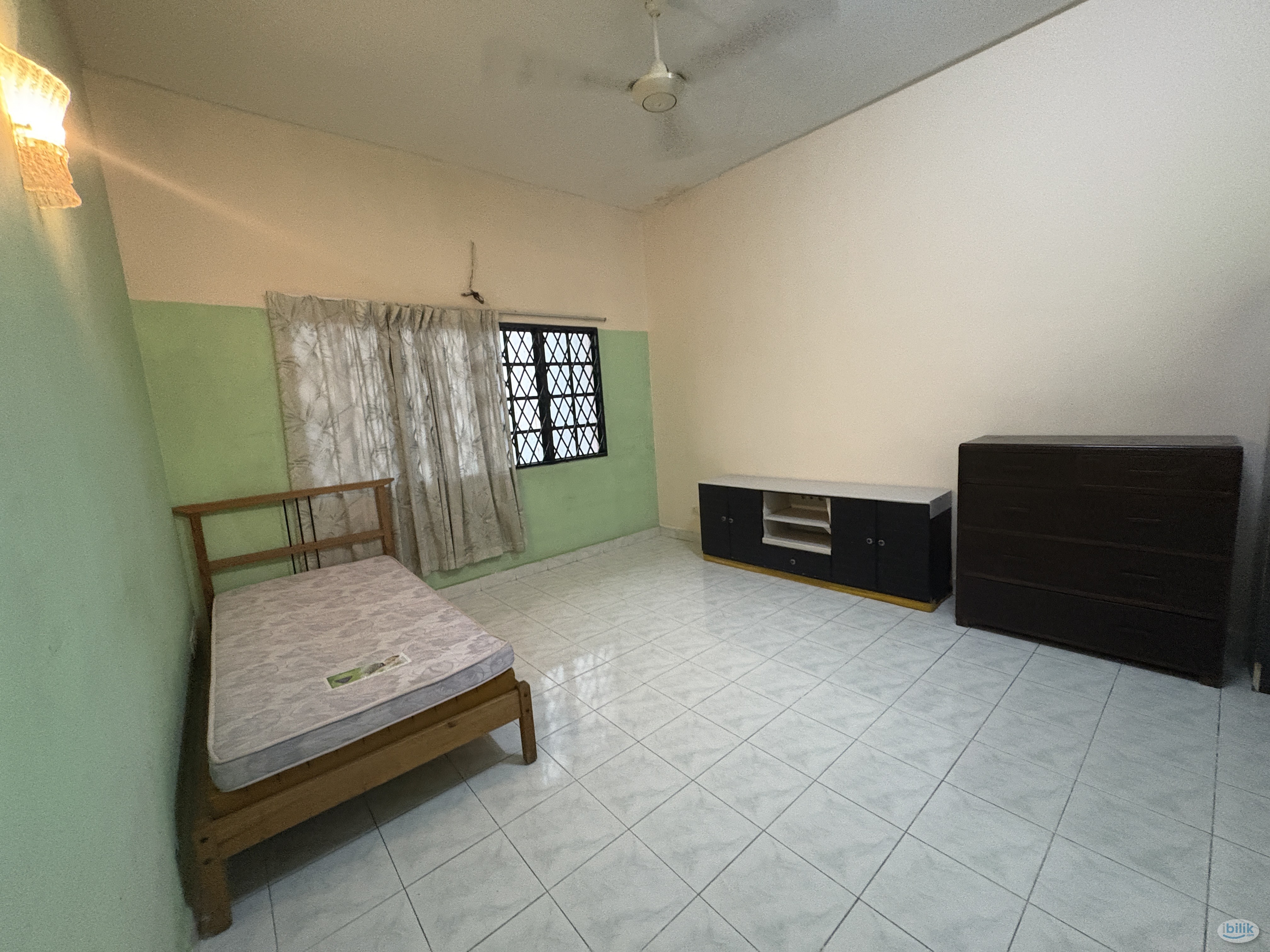 Middle Room at Bangsar Park, Bangsar - Image 2