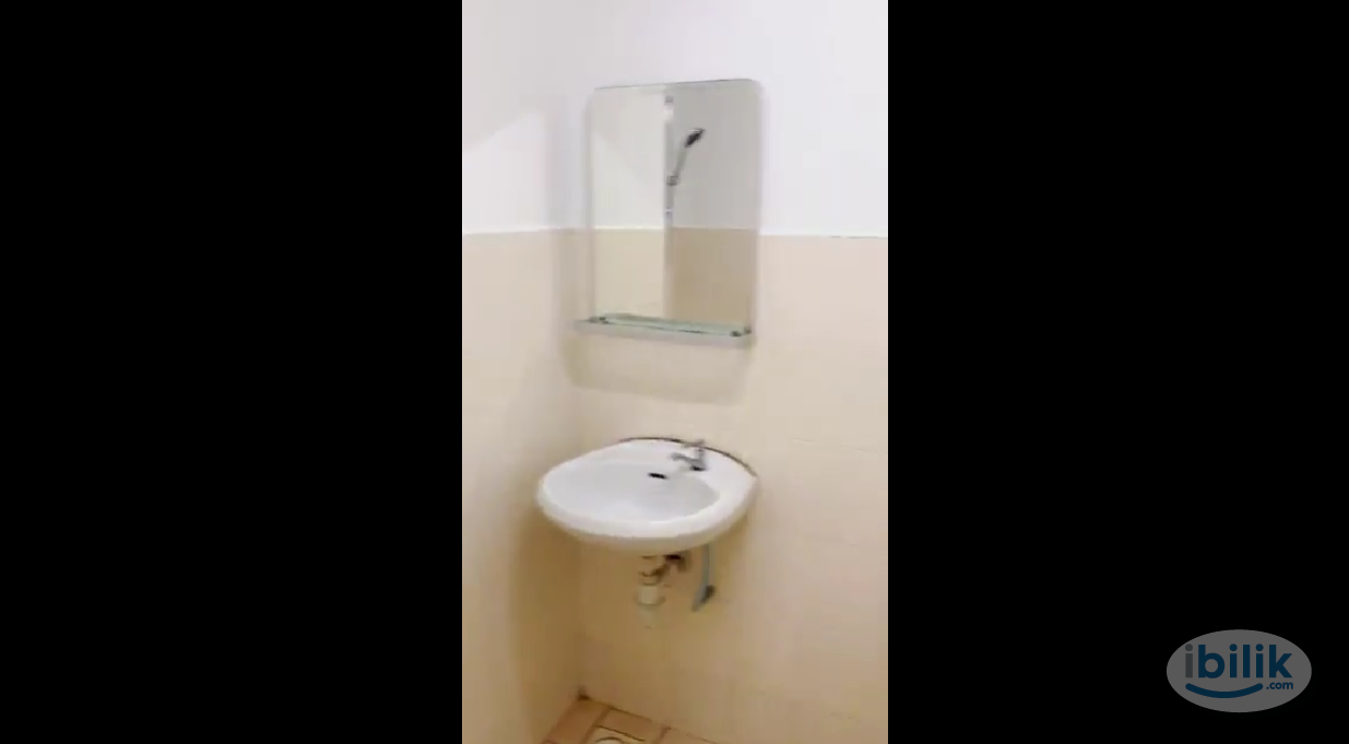 Queen Bed Balcony Room with Window (Partition)for RENT !! Petaling Jaya - Image 4