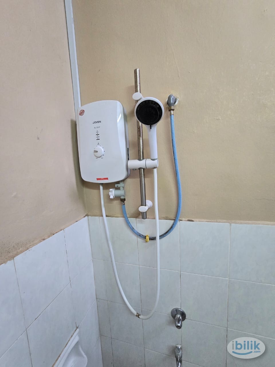 Middle Room at Nusavilla, Skudai - Image 3