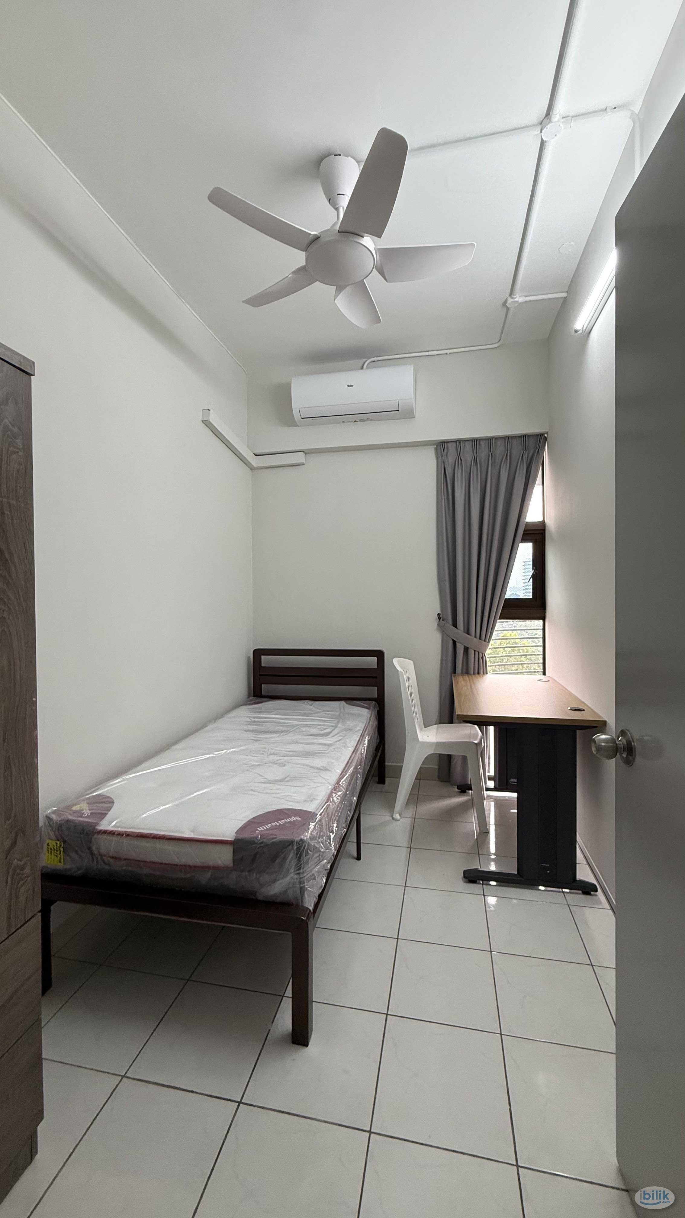 Lagoon View Chinese Male Single Room - Image 1