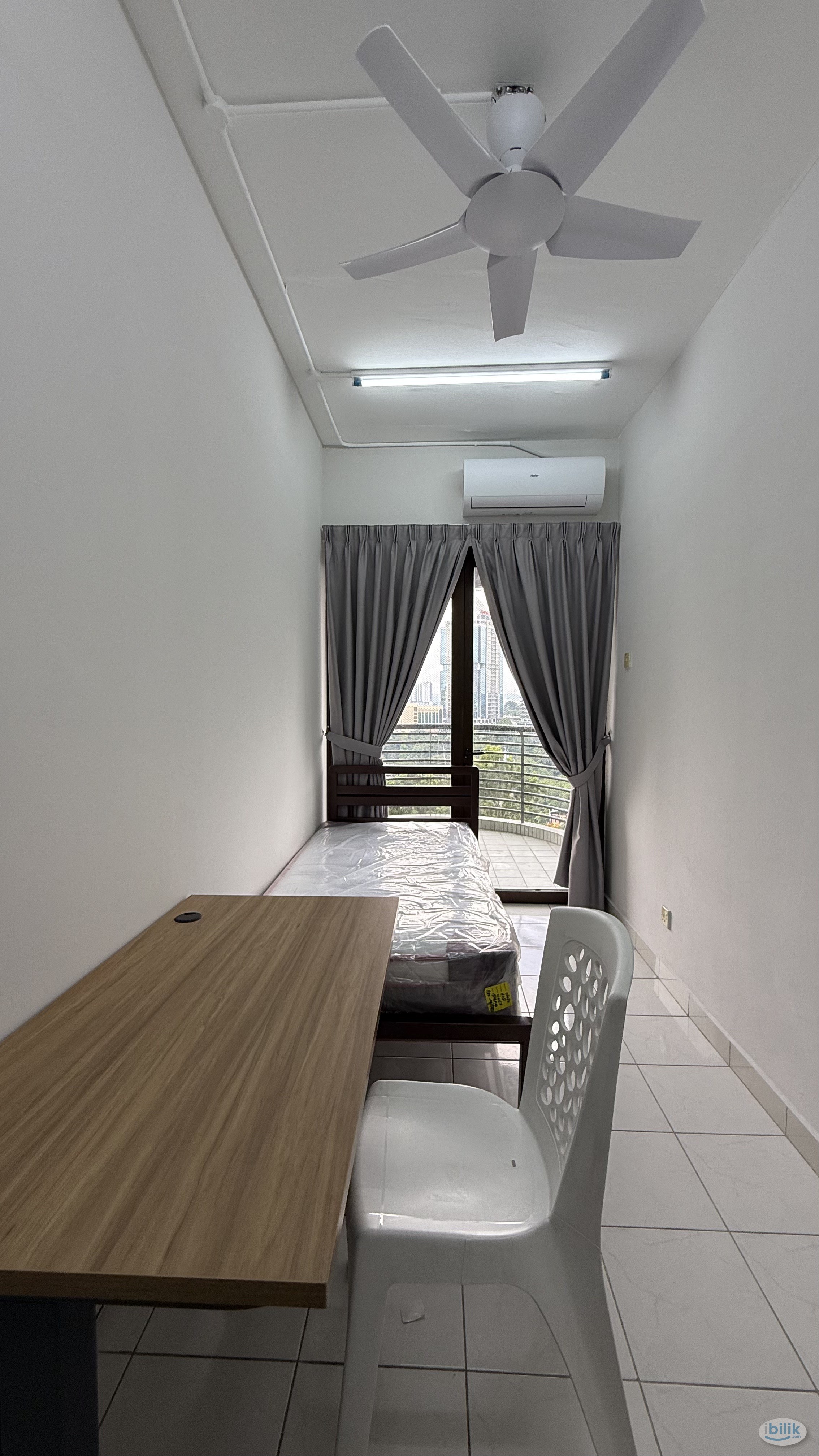 Lagoon View Female Balcony Room For Rent - Image 1
