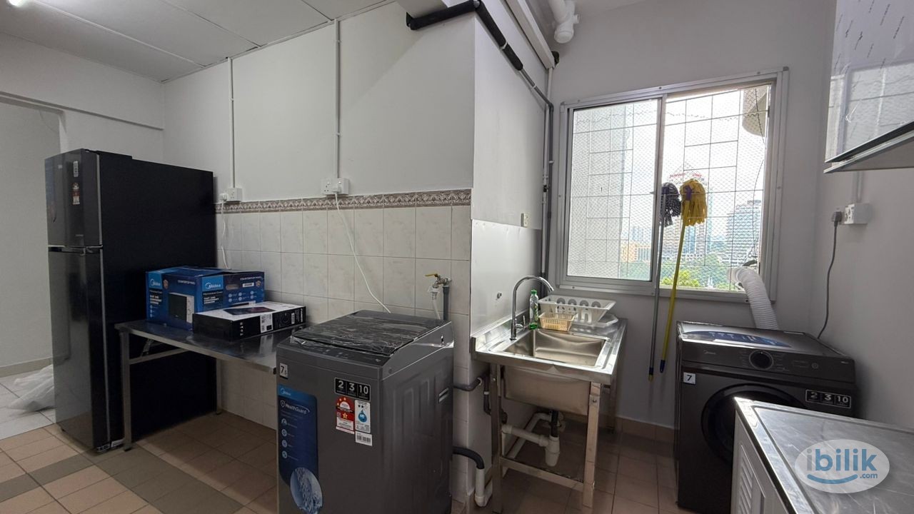 Single Room at Lagoon View, Bandar Sunway - Image 1