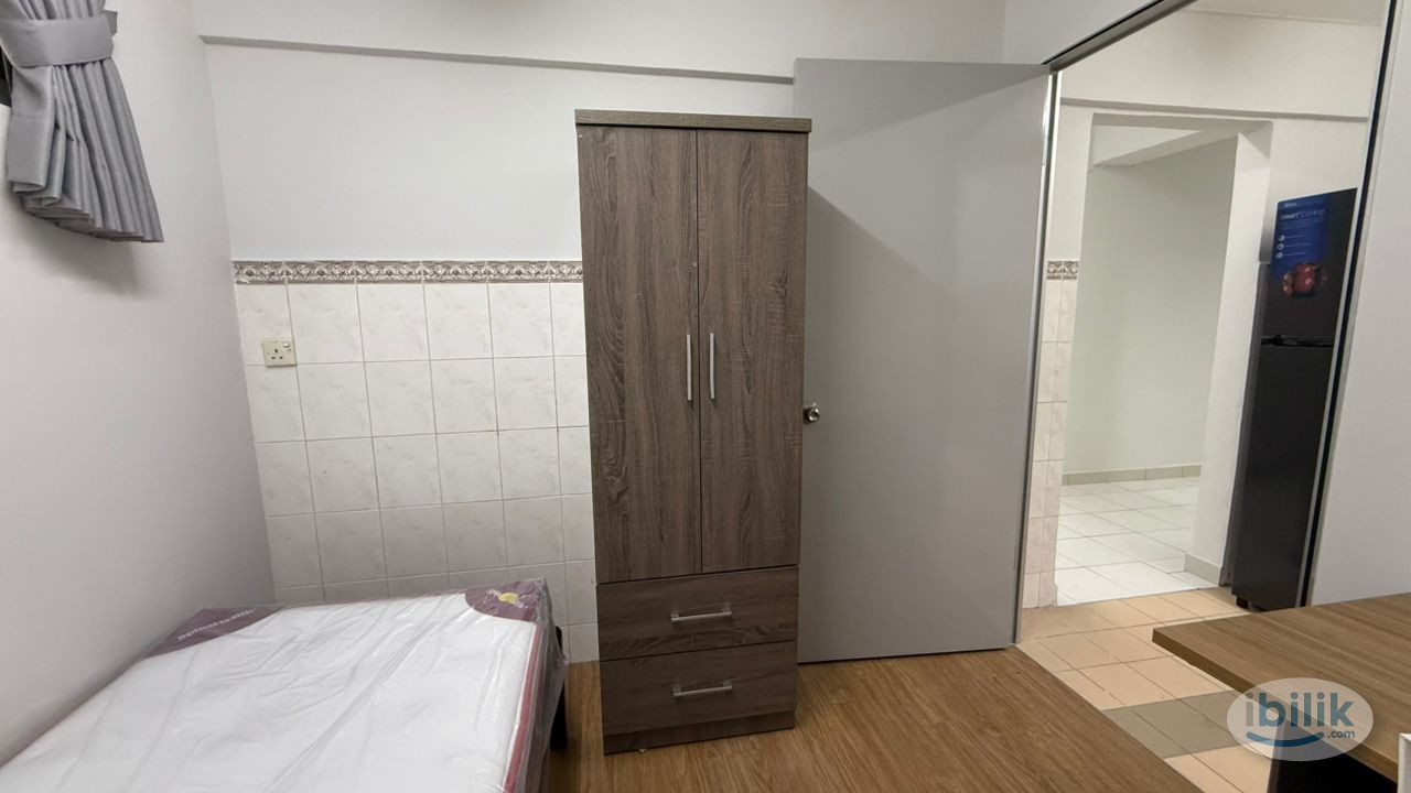 Single Room at Lagoon View, Bandar Sunway - Image 4