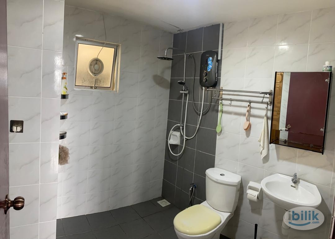 Middle Room at Apartment PPAM Larai - Prefect Location for Students & Young Professionals - Image 4