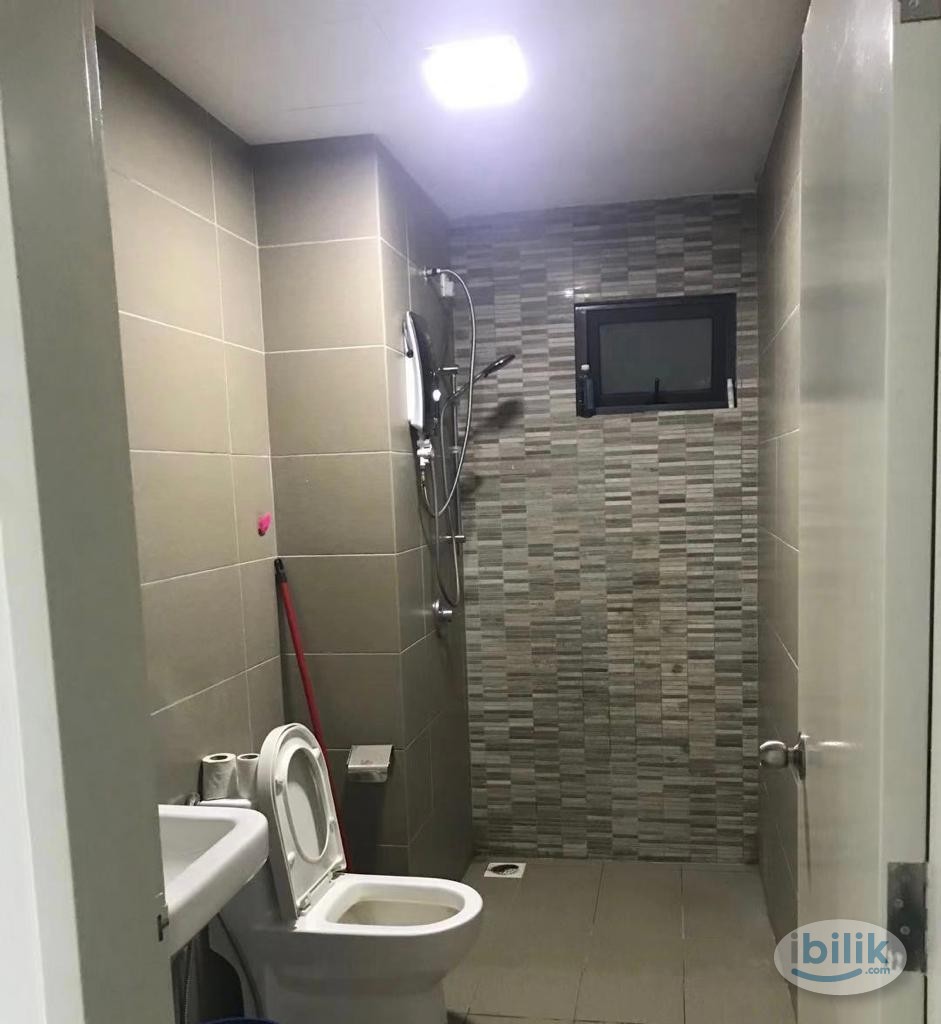 Middle Room at Parkhill Residence, Bukit Jalil - Image 1