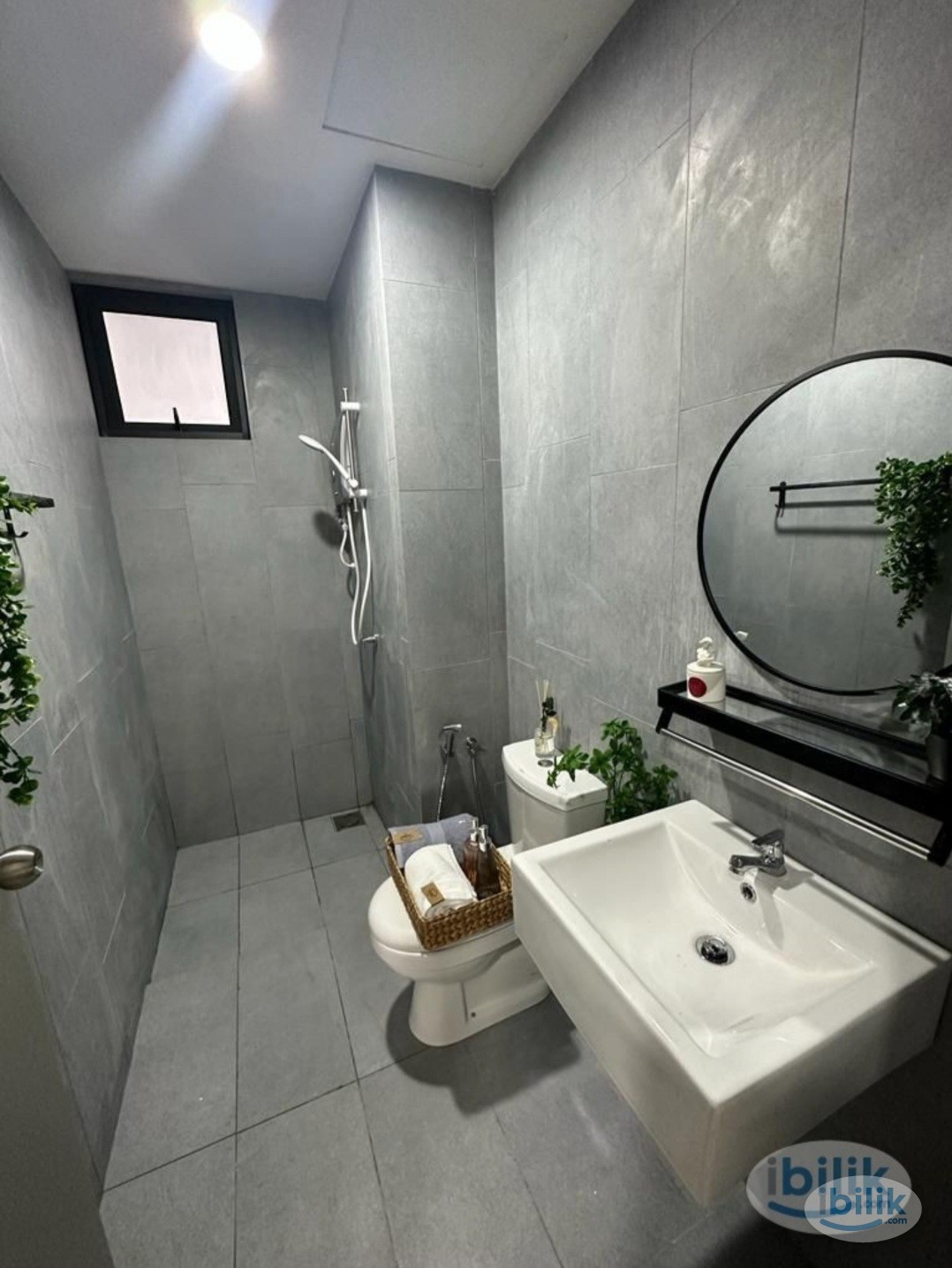 Single Room at Bintang Residensi, Bukit Jalil Microwave Dispenser AirCon - Image 4