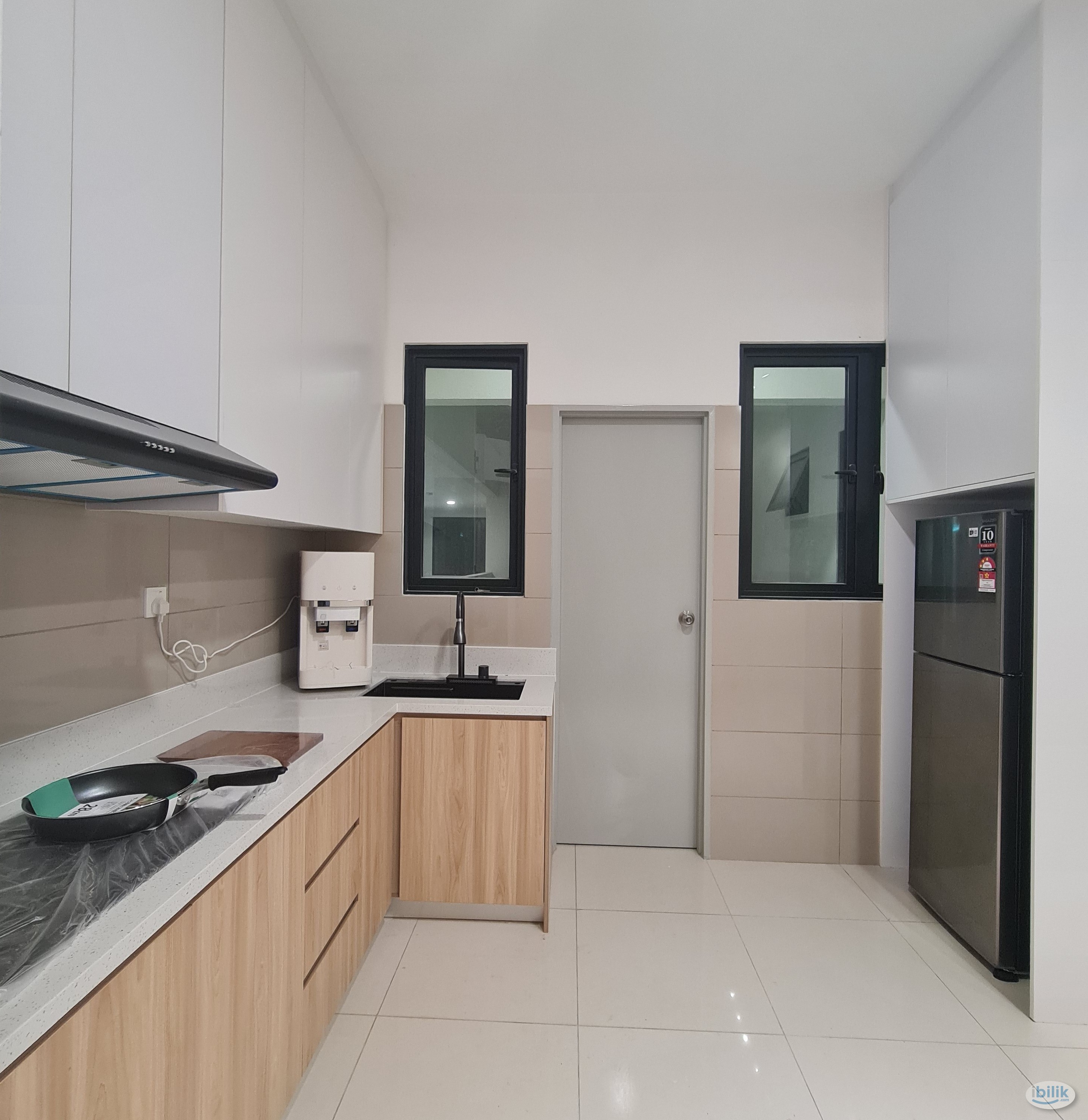 Single Room at Bintang Residensi, Bukit Jalil Microwave Dispenser AirCon - Image 5