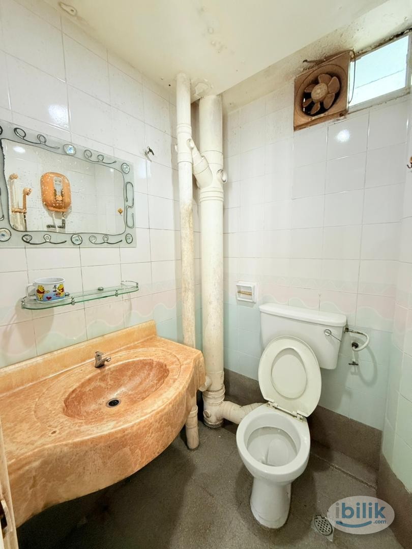 Master Room at Bukit Gambier, Penang - Image 5