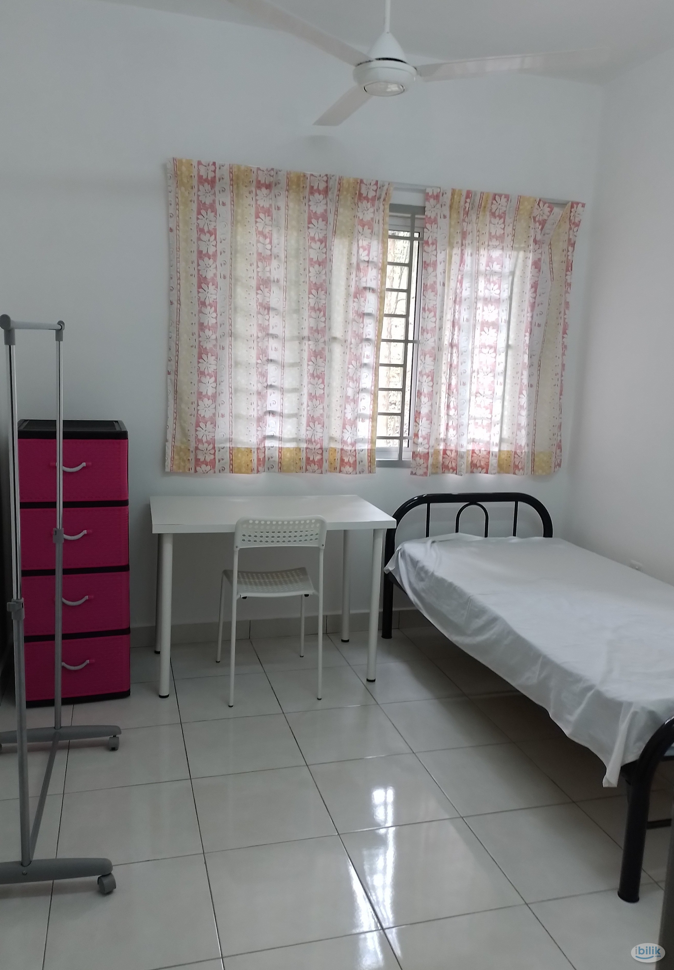 Middle Room, Walking Distance To Sungai Buloh Hospital - Image 1