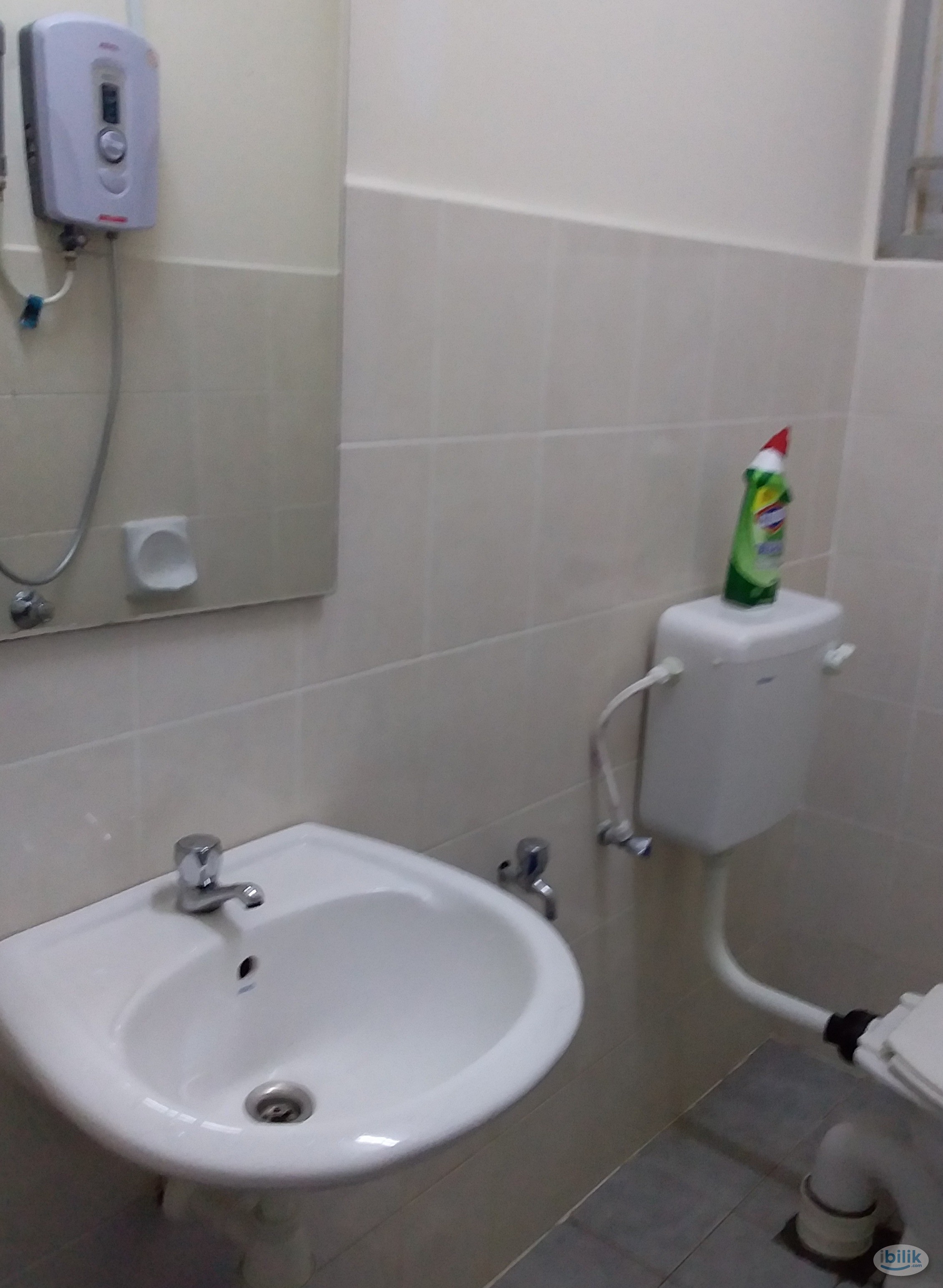 Middle Room, Walking Distance To Sungai Buloh Hospital - Image 3