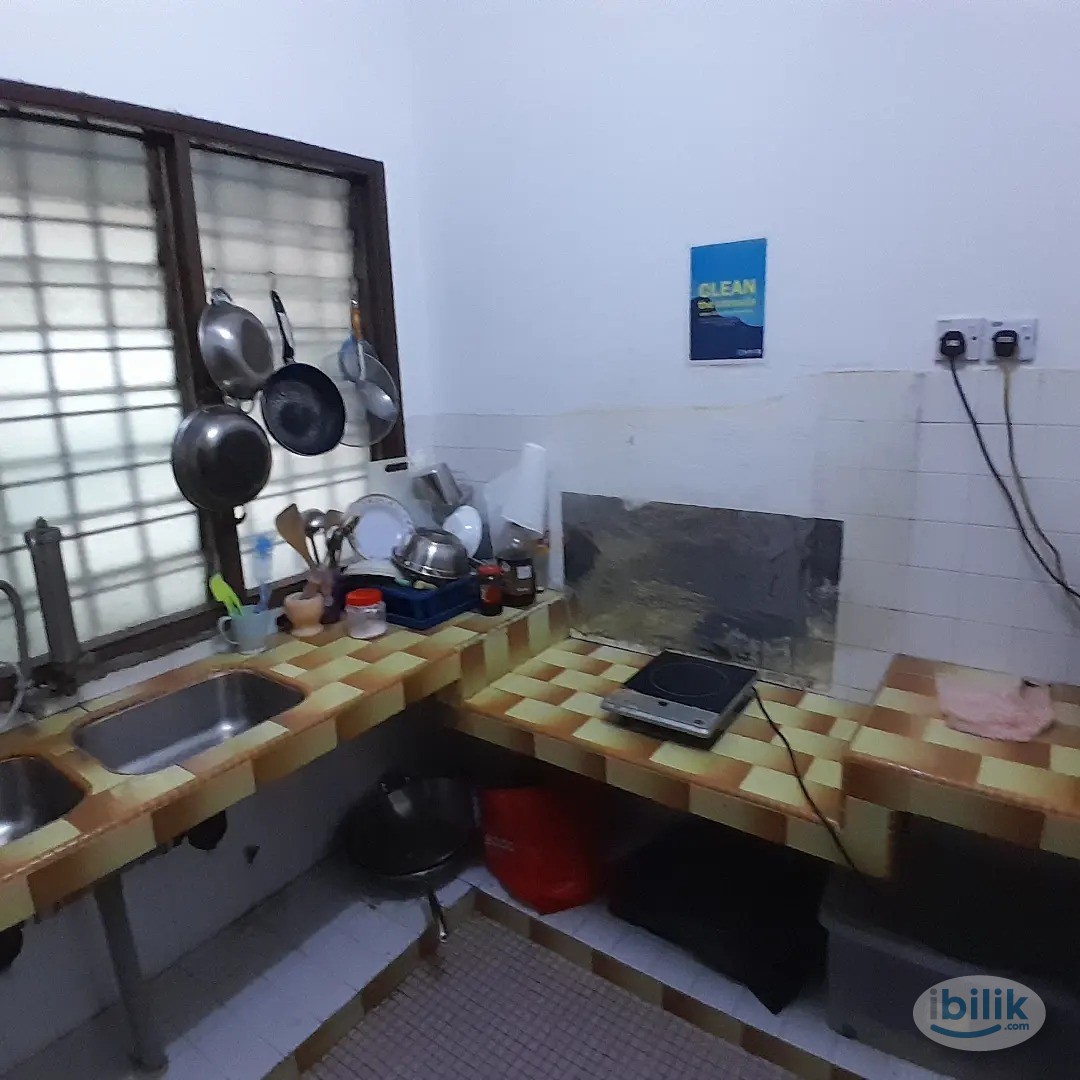 Middle Room at PJS 10, Bandar Sunway - Image 4