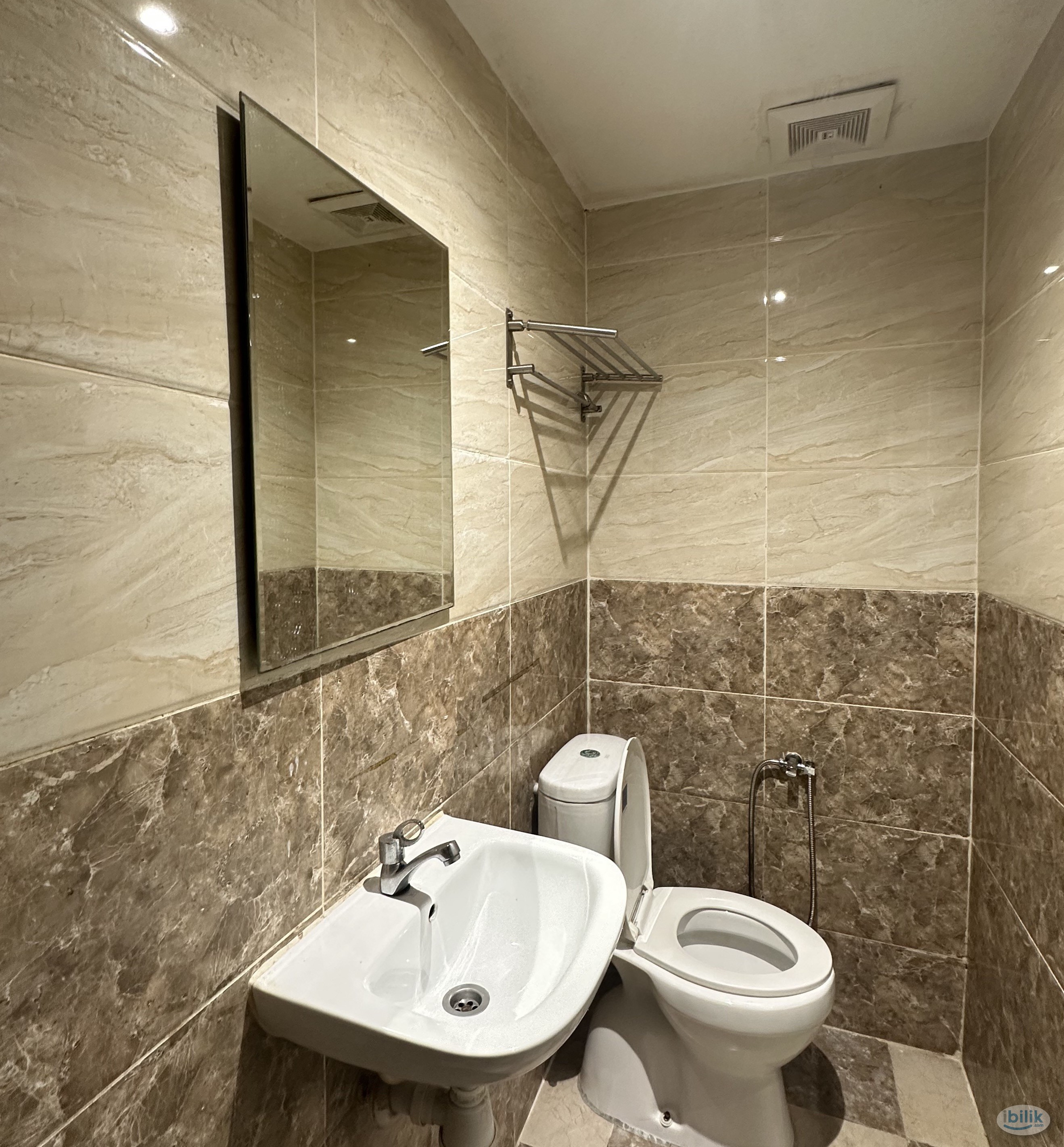😱‼️SPACIOUS F/FURNISHED ROOM WITH PRIVATE BATHROOM ‼️😱 MOVE IN IMMEDIATELY WITH ZERO DEPOSIT @ BANDAR SUNWAY 📍 - Image 2