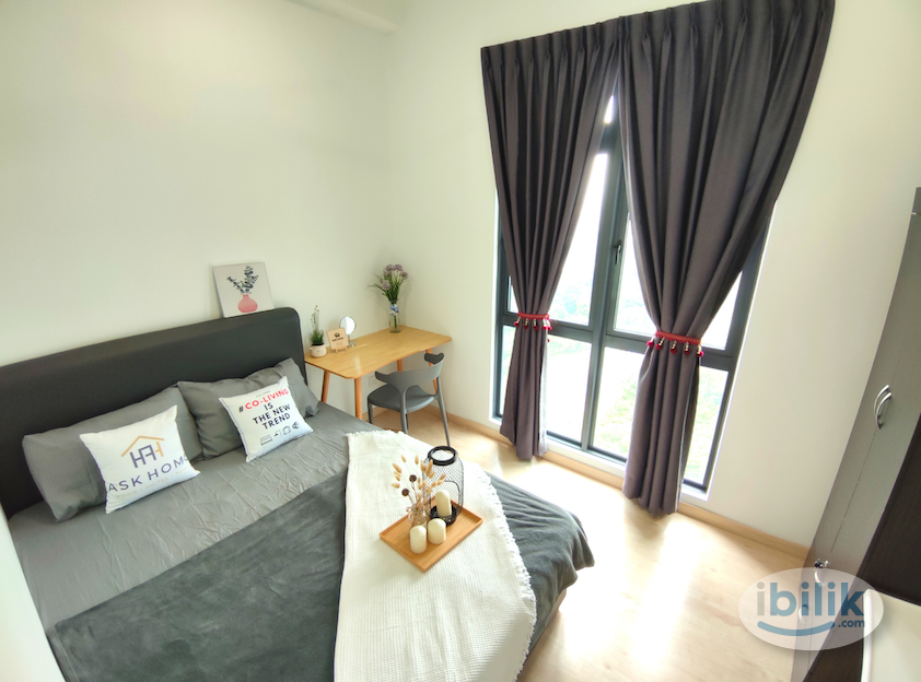 PARKHILL RESIDENCE MEDIUM ROOM FOR RENT - Image 1