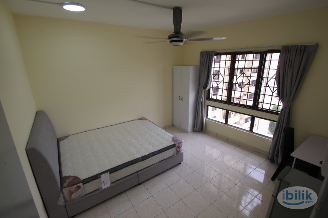 Middle Room(Female unit) at Palm Spring, Kota Damansara`` - Image 1
