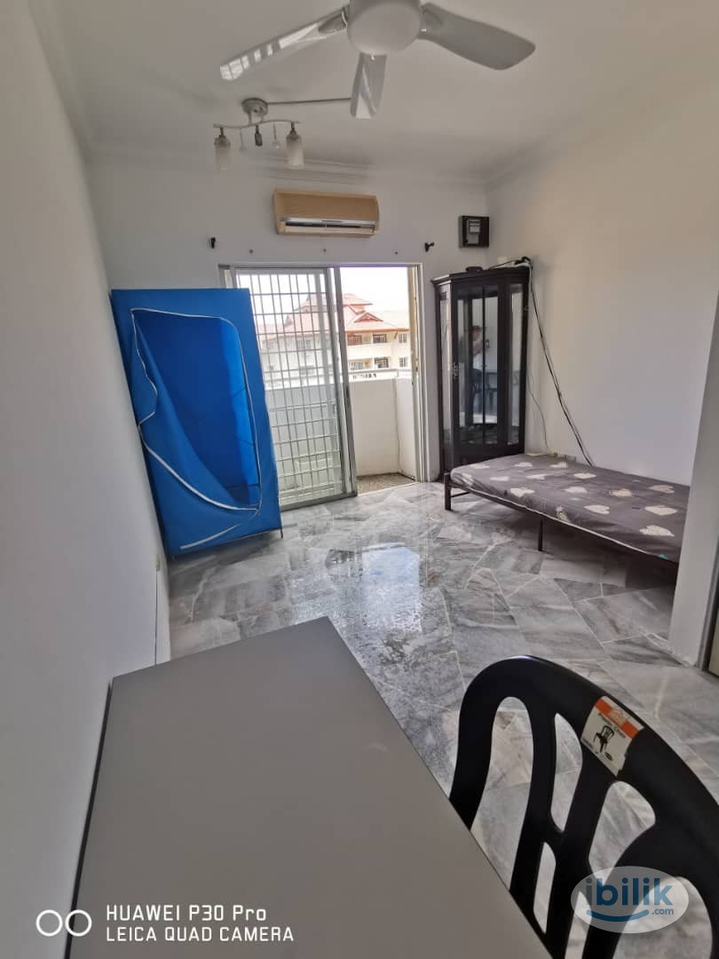 Middle Room at D'Palma Apartment, Pusat Bandar Puchong - Image 1