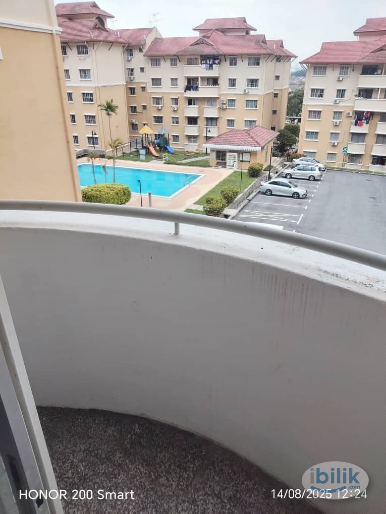 Middle Room at D'Palma Apartment, Pusat Bandar Puchong - Image 2