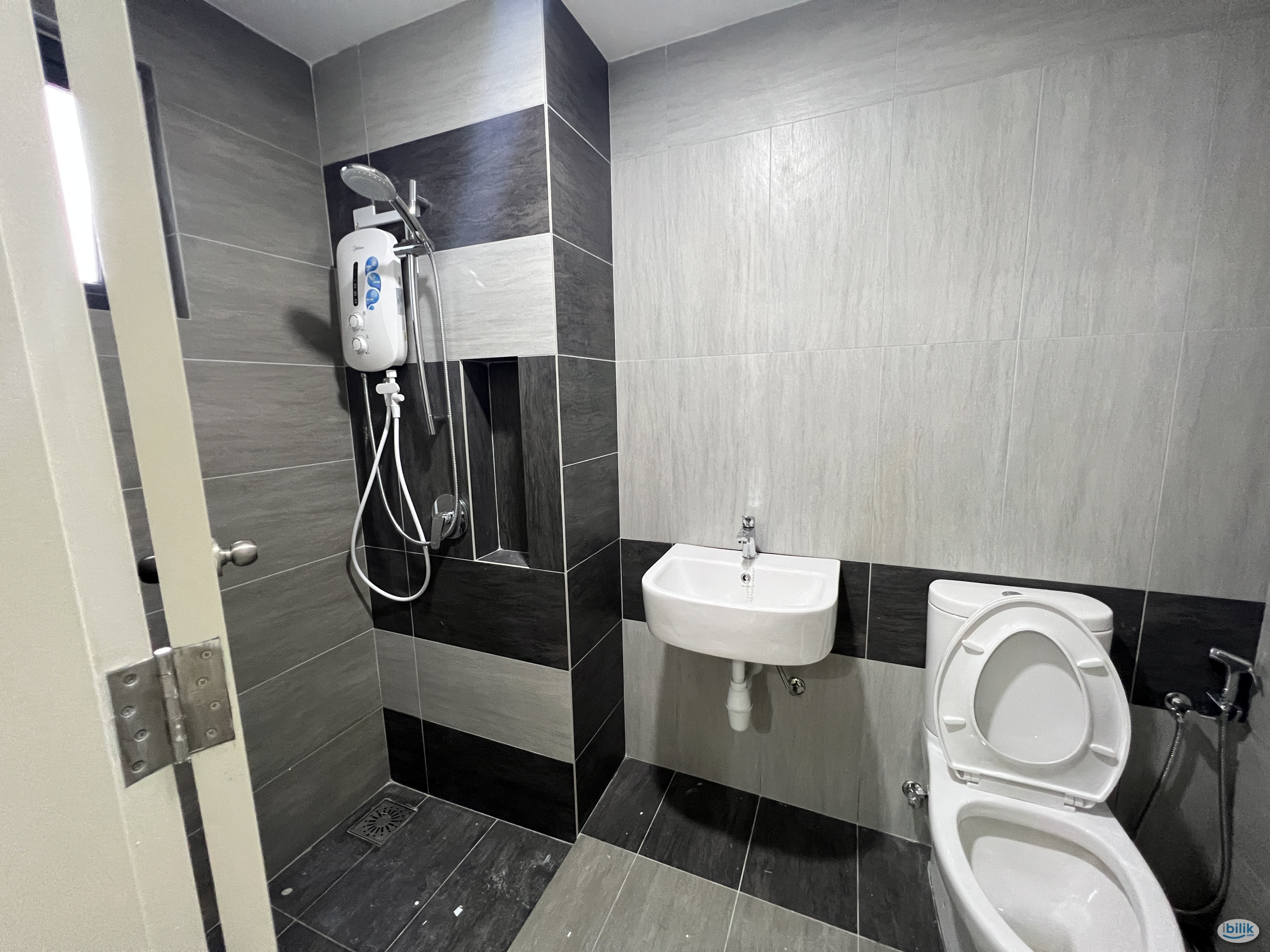 Master Room for Rent – Aster Residence, Cheras (Direct MRT Taman Connaught Link!) - Image 4