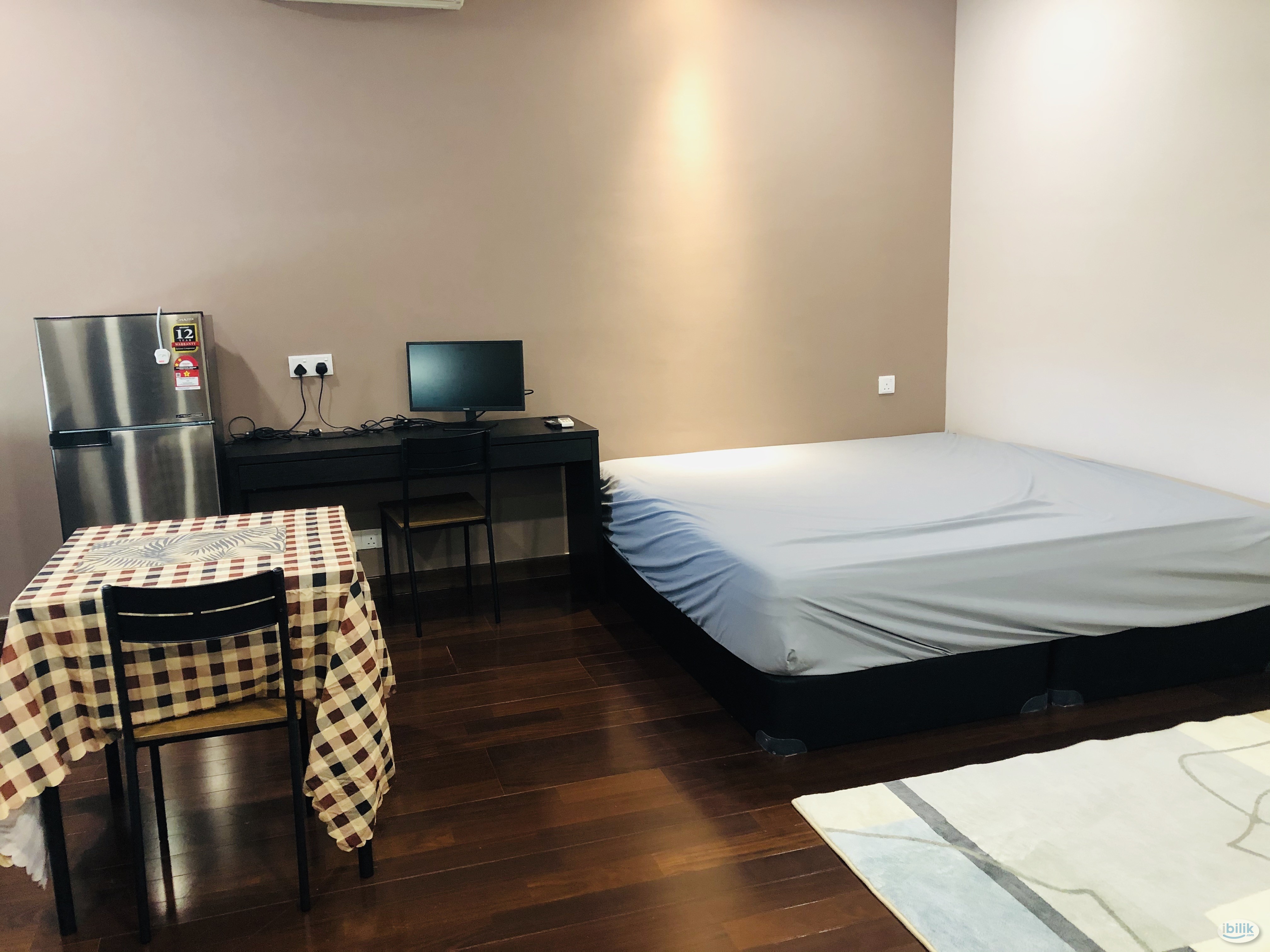Spacious, fully furnished, private studio room - Image 1