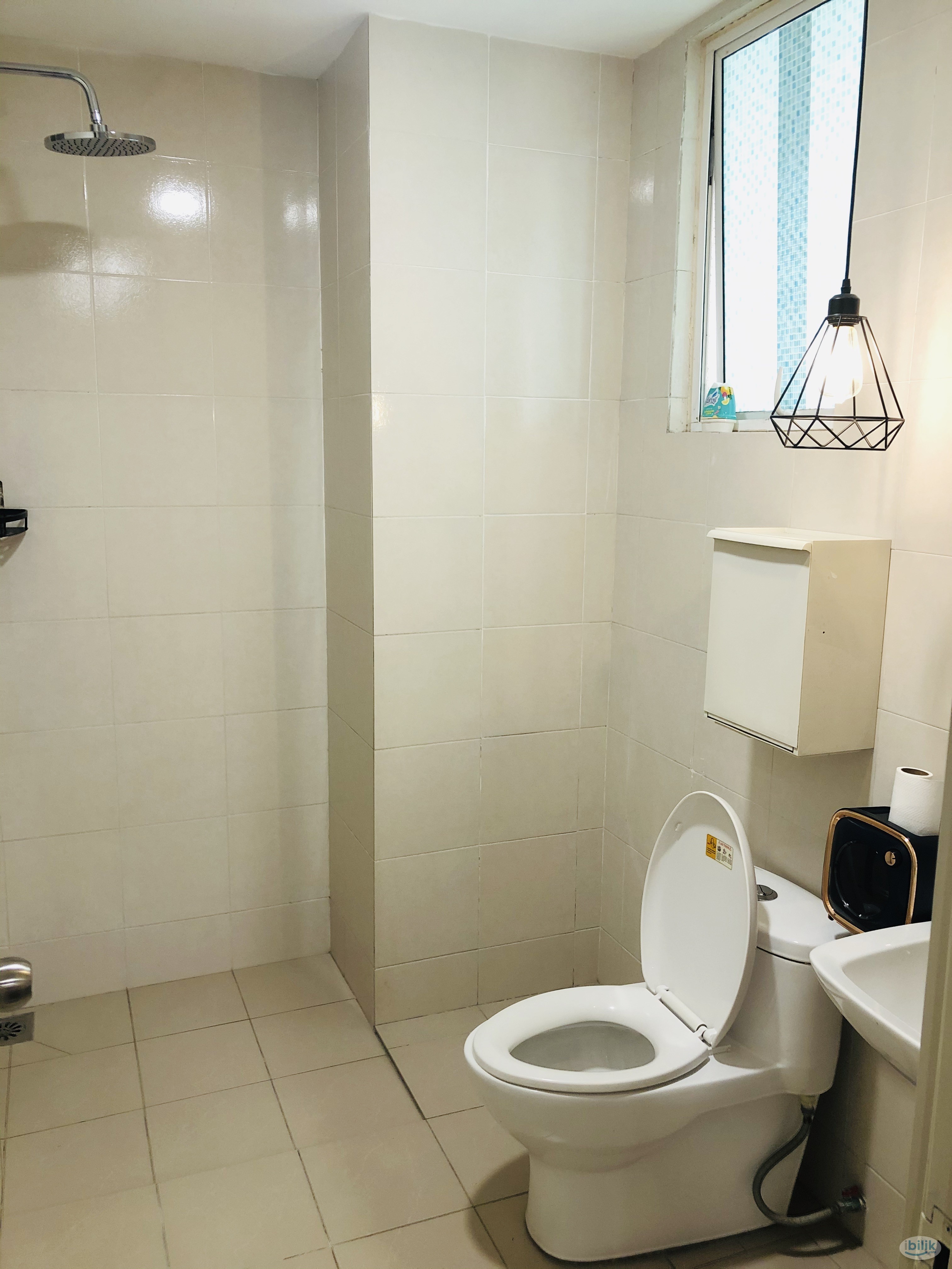 Spacious, fully furnished, private studio room - Image 3