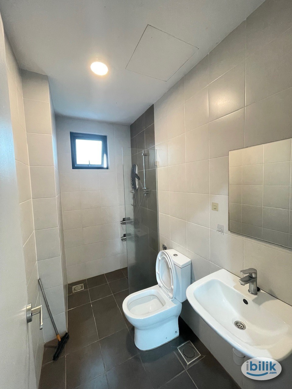 FREE WIFI+UTILITIES, Middle Room at D'Sands Residence, Old Klang Road - Image 3