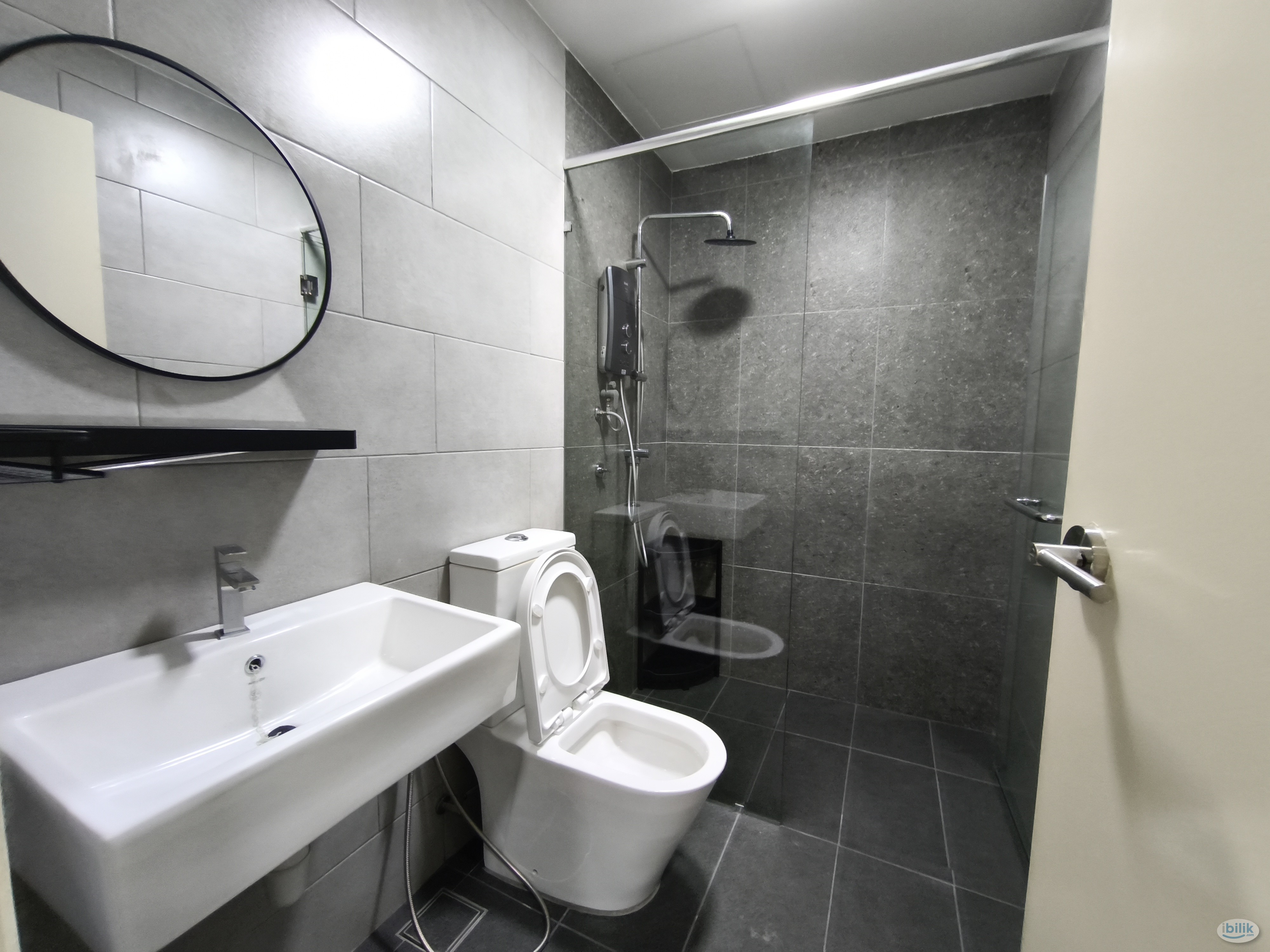Meta Residence Room To For Rent (Female Unit) , Fully Furnish Near MRT ,UPM - Image 5