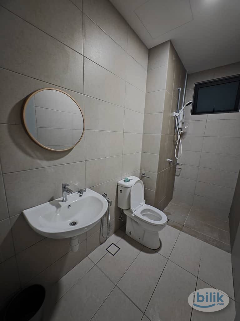 Middle Room at Rumbia Residence @ ARI Permaisuri, Bandar Sri Permaisuri - Image 5