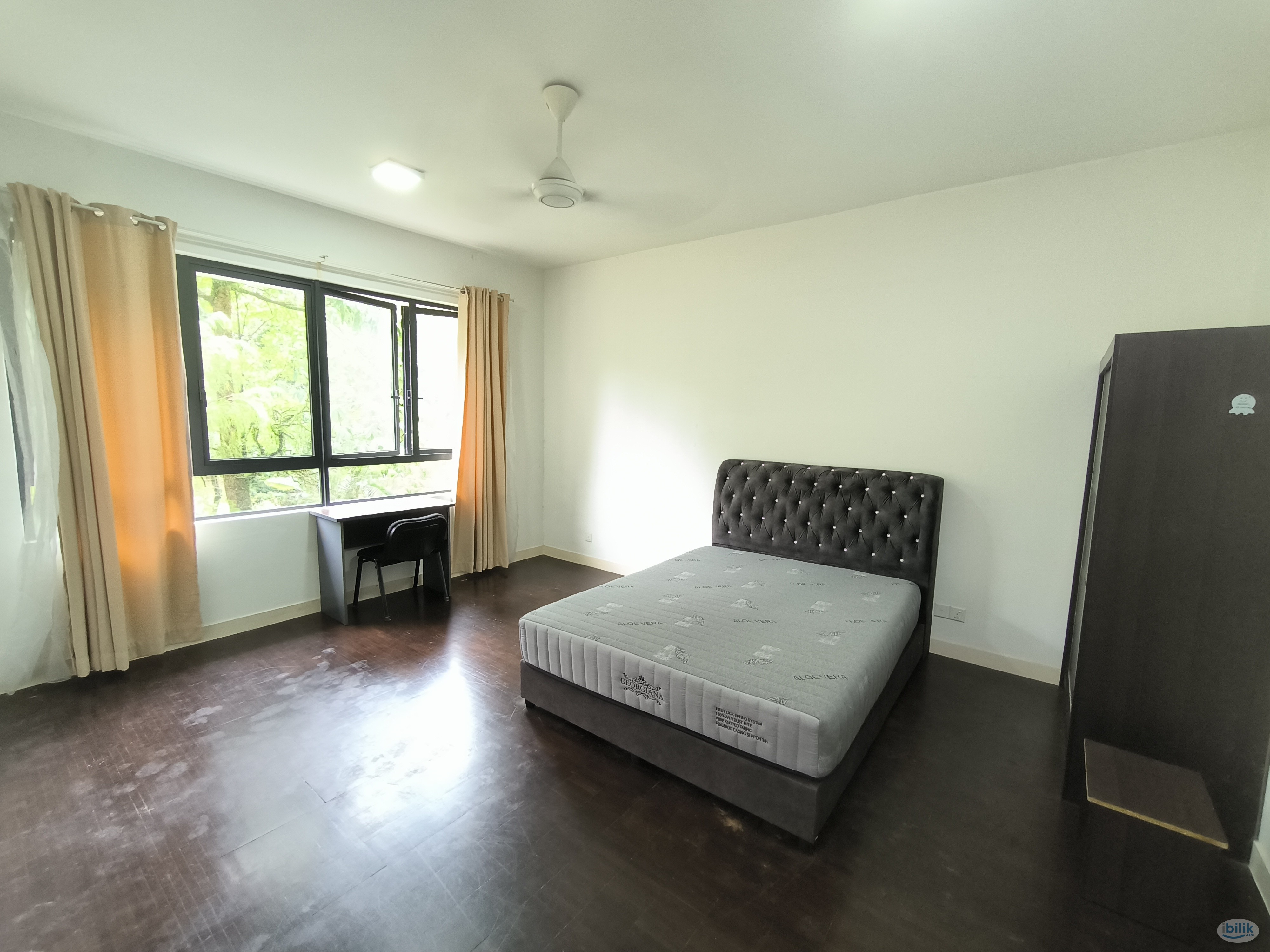 Extra big Master Room at Windows On The Park, Bandar Tun Hussein Onn - Image 4