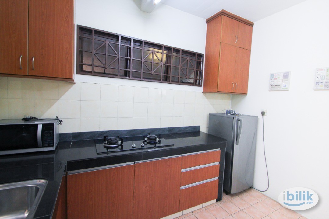 Middle Room with Balcony @ Kota Damansara - Image 5