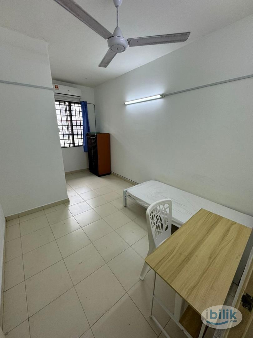 🙋‍♀️FEMALE ONLY🙋‍♀️SETIA ALAM FEMALE MIDDLE ROOM FOR RENT❤️❤️NEARBY SETIA CITY MALL, TOP GLOVE , KOSSAN, NKVE🎏🎏 - Image 1