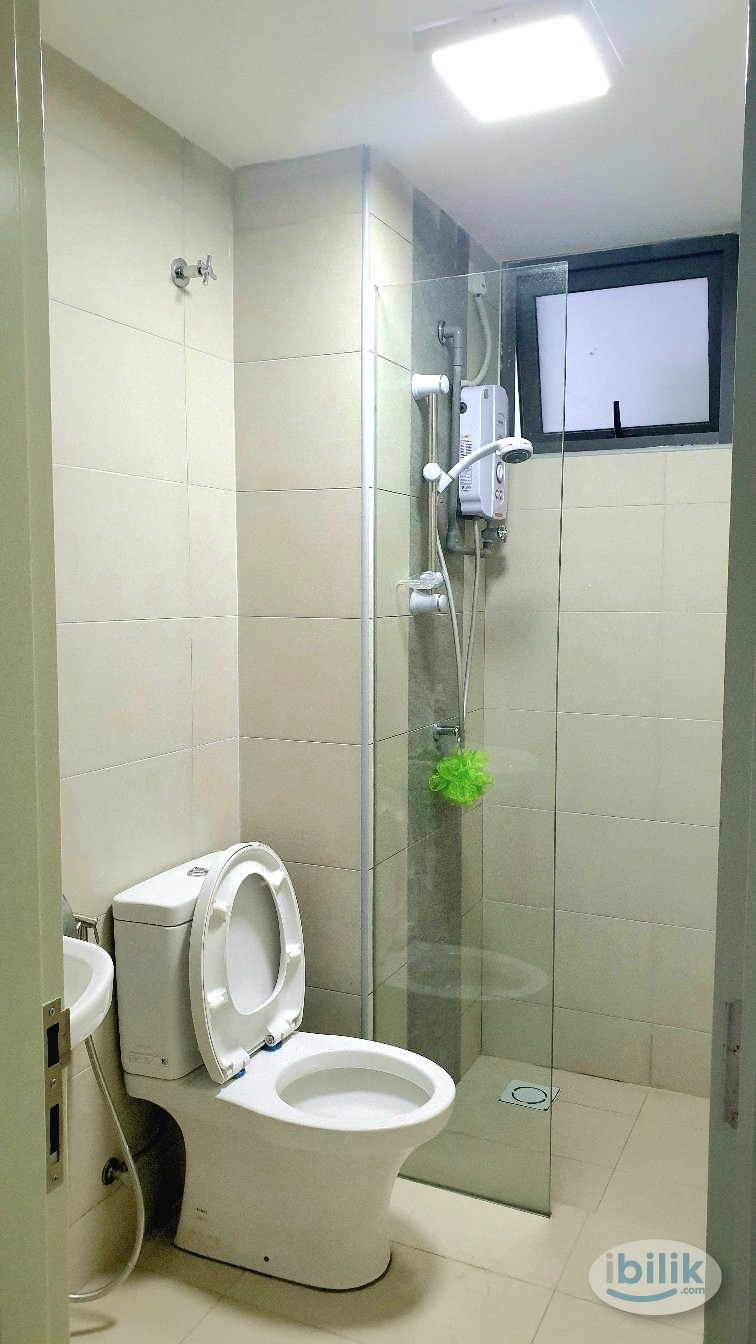 Female room near UPM MRT2 giant hospital serdang - Image 4