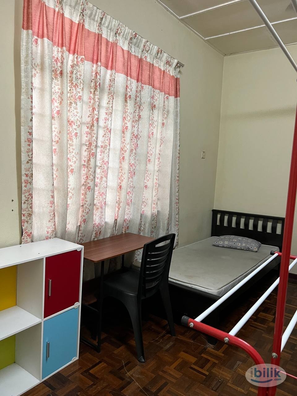 Middle Room at Taman Tun Perak, Rawang - Image 1