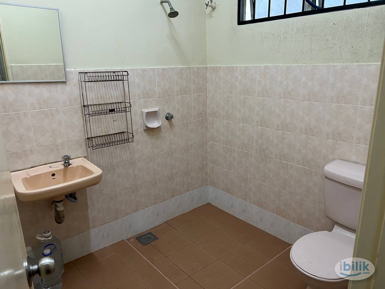Middle Room at Taman Tun Perak, Rawang - Image 3