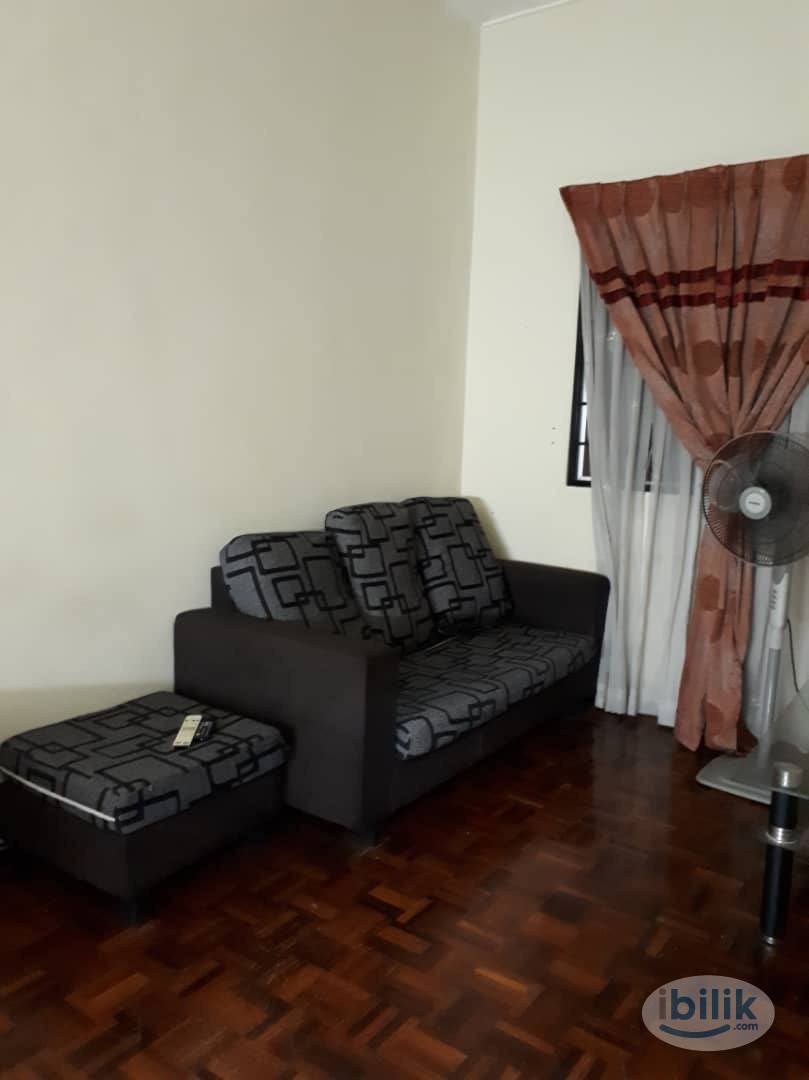 Middle Room at Taman Tun Perak, Rawang - Image 4
