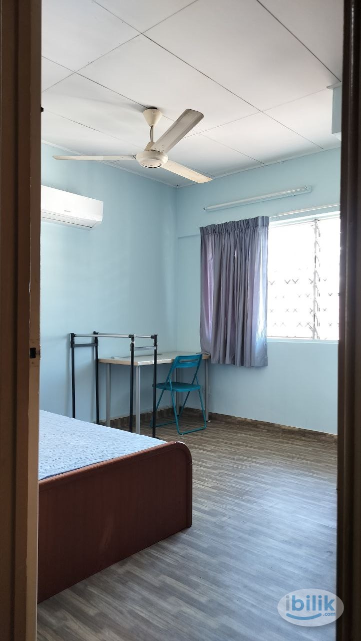Middle Room at PJS 9, Bandar Sunway - Image 1