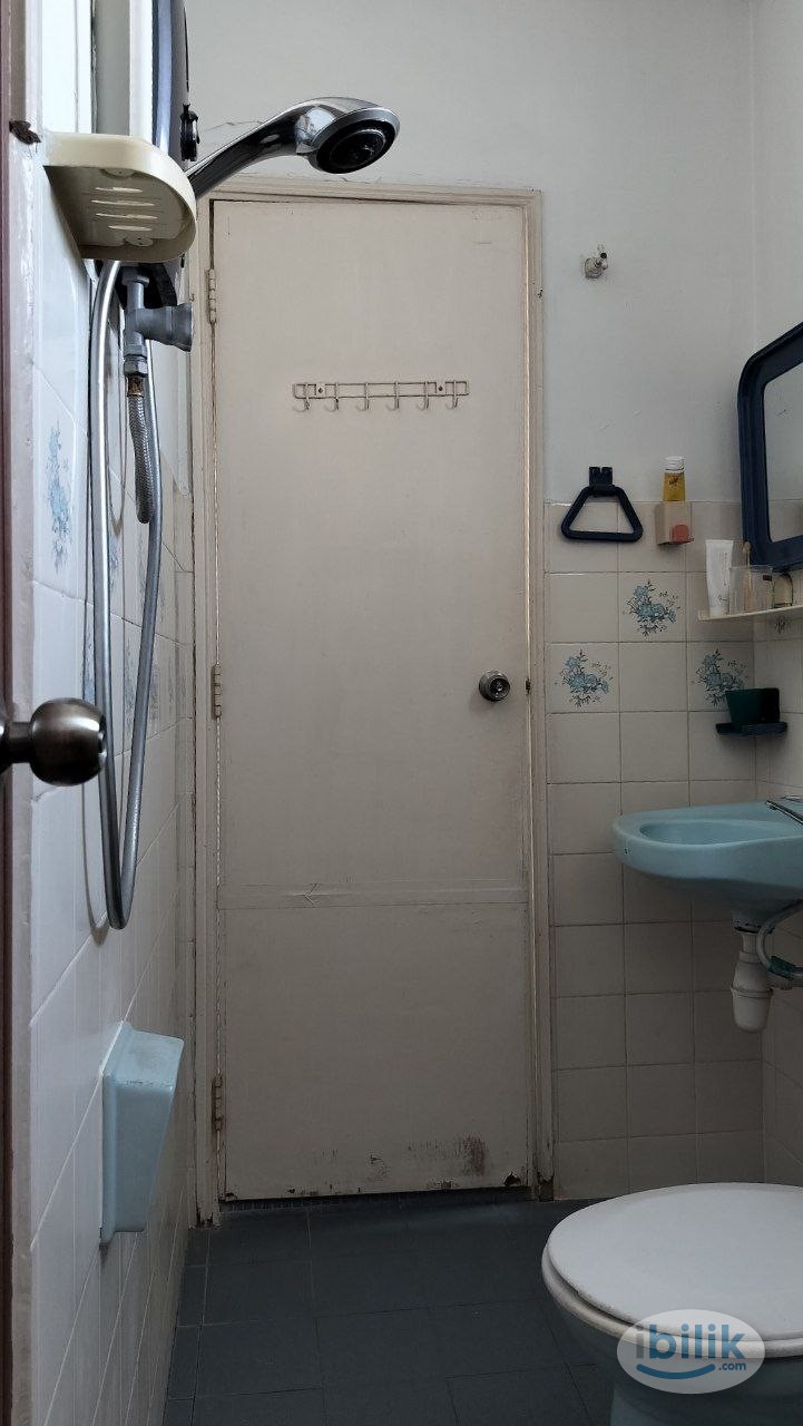 Middle Room at PJS 9, Bandar Sunway - Image 5