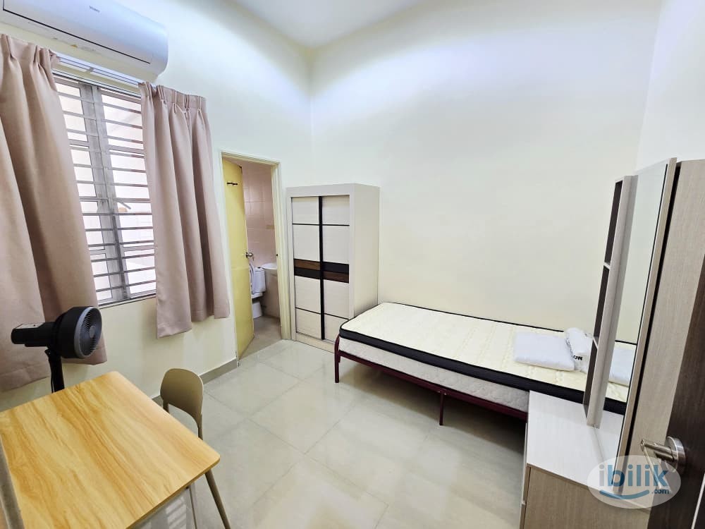 Middle Room with Private Bathroom, Pesona Kemuning, Kemuning Utama, - Image 2