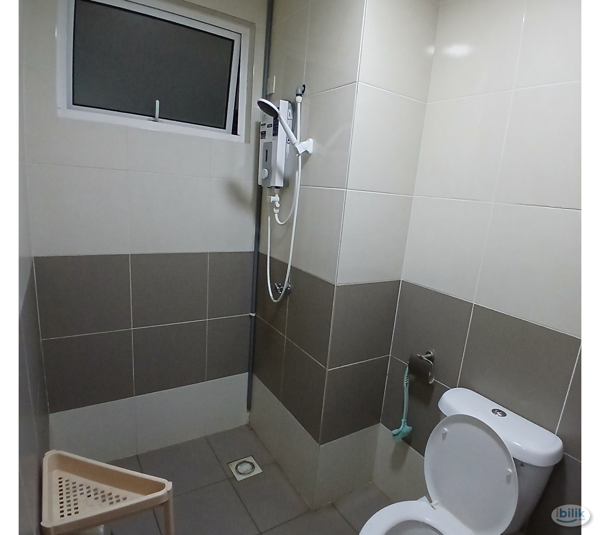 Middle Room at Saville @ D'Lake, Puchong Female Unit (Utility Included) - Image 5