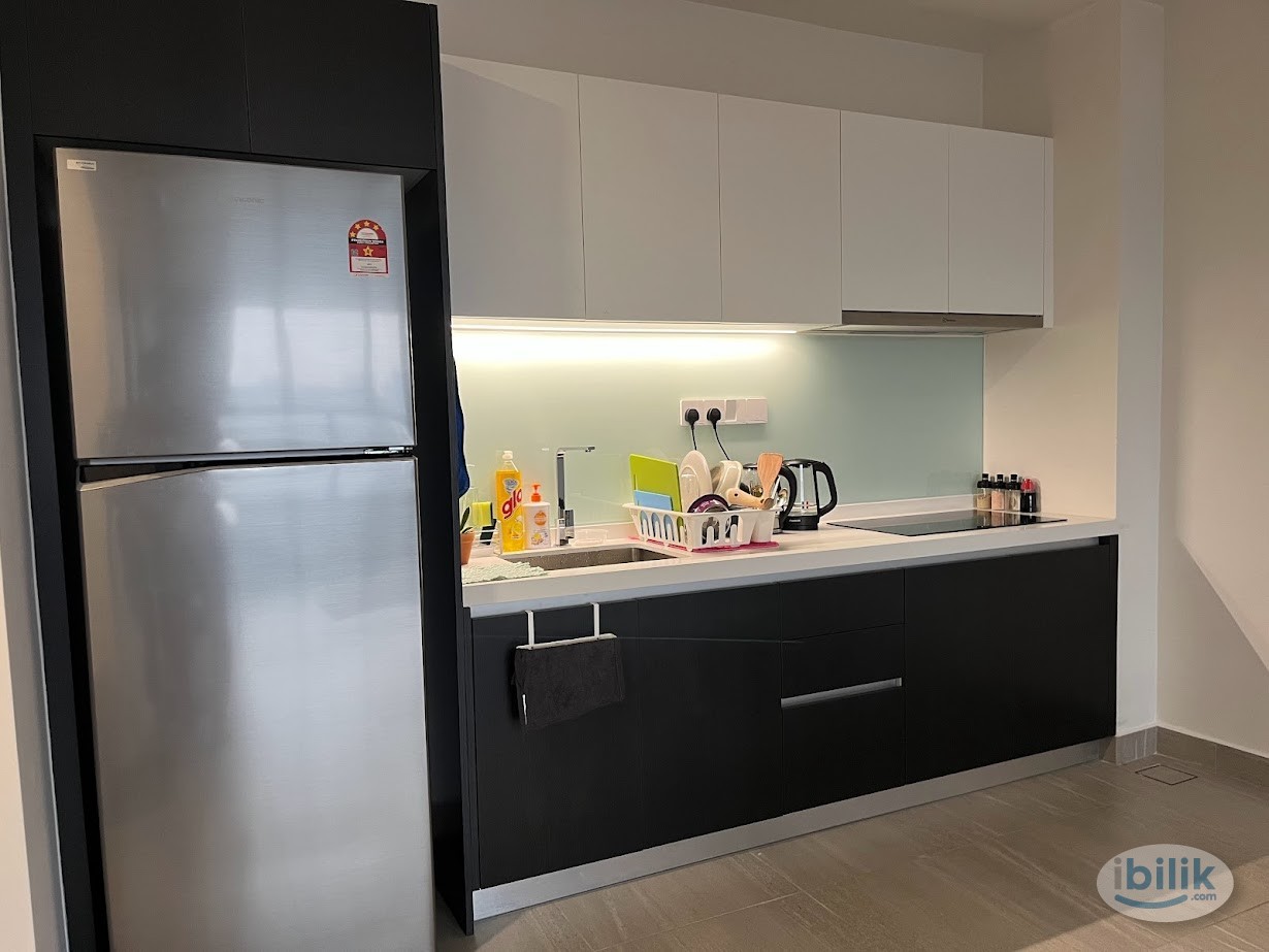Atwater Residence Master Bedroom for Rent! (1 carpark included) - Image 4