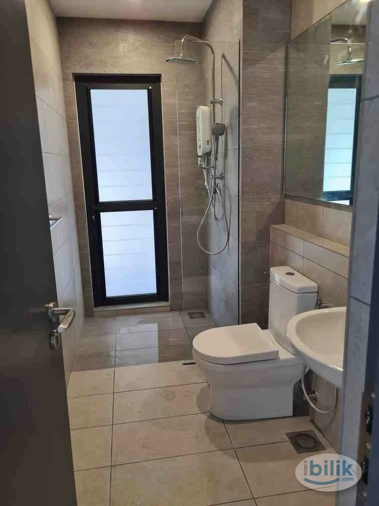Atwater Residence Master Bedroom for Rent! (1 carpark included) - Image 5